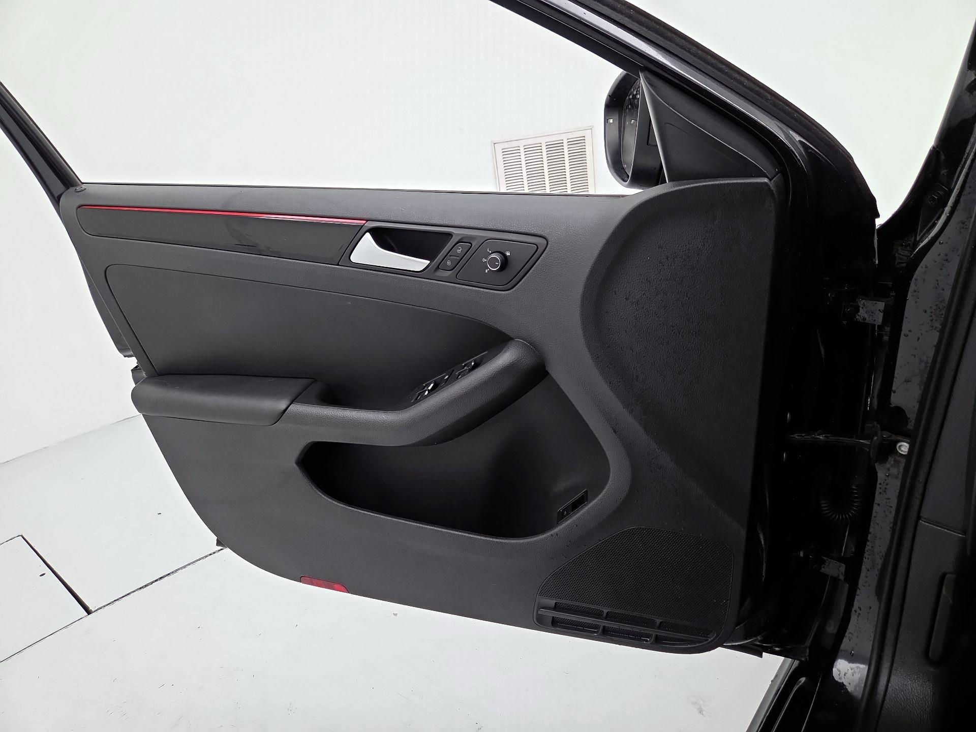 Thumbnail: 2017 Volkswagen Jetta - 12