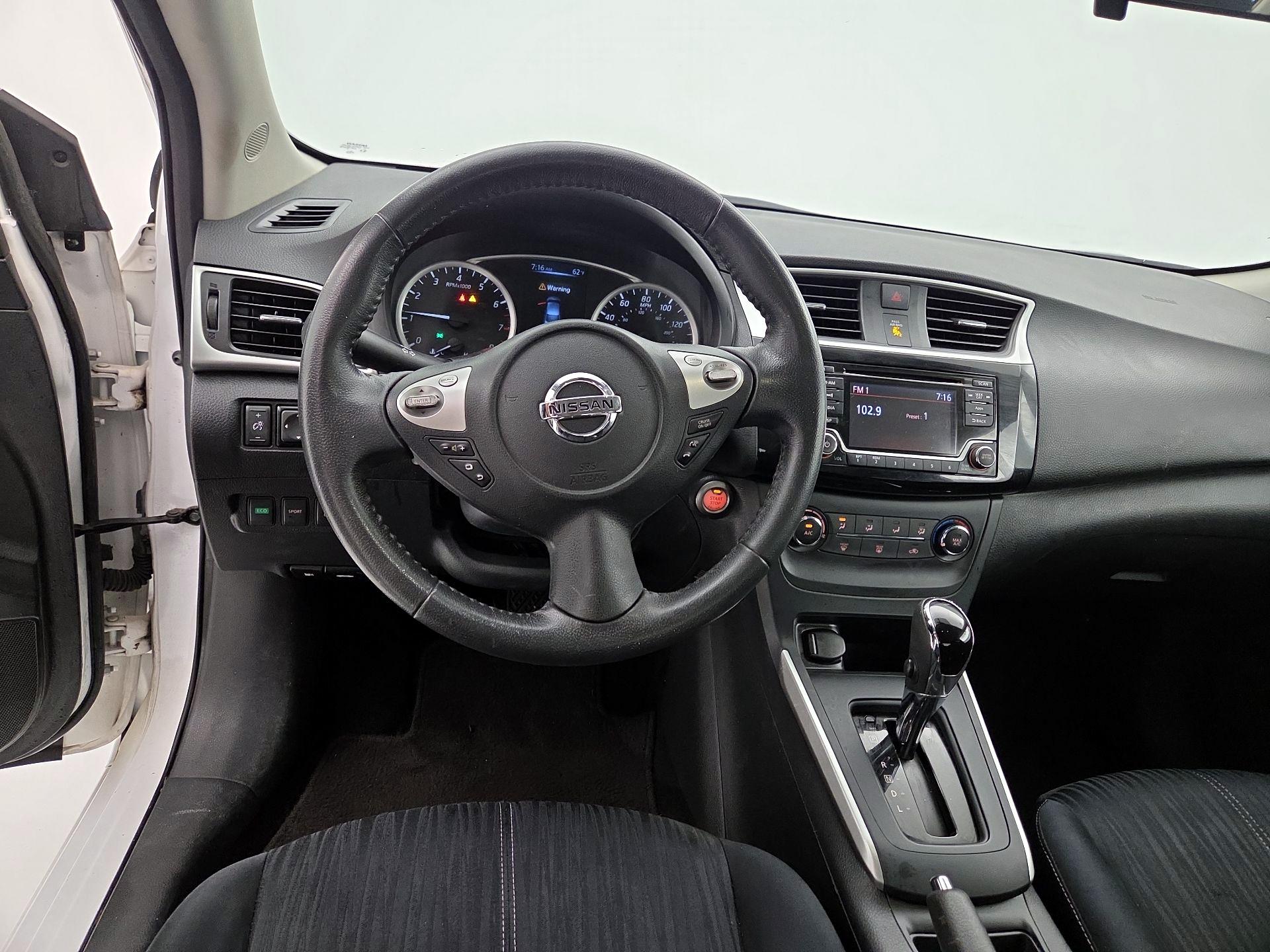 Thumbnail: 2016 Nissan Sentra - 10