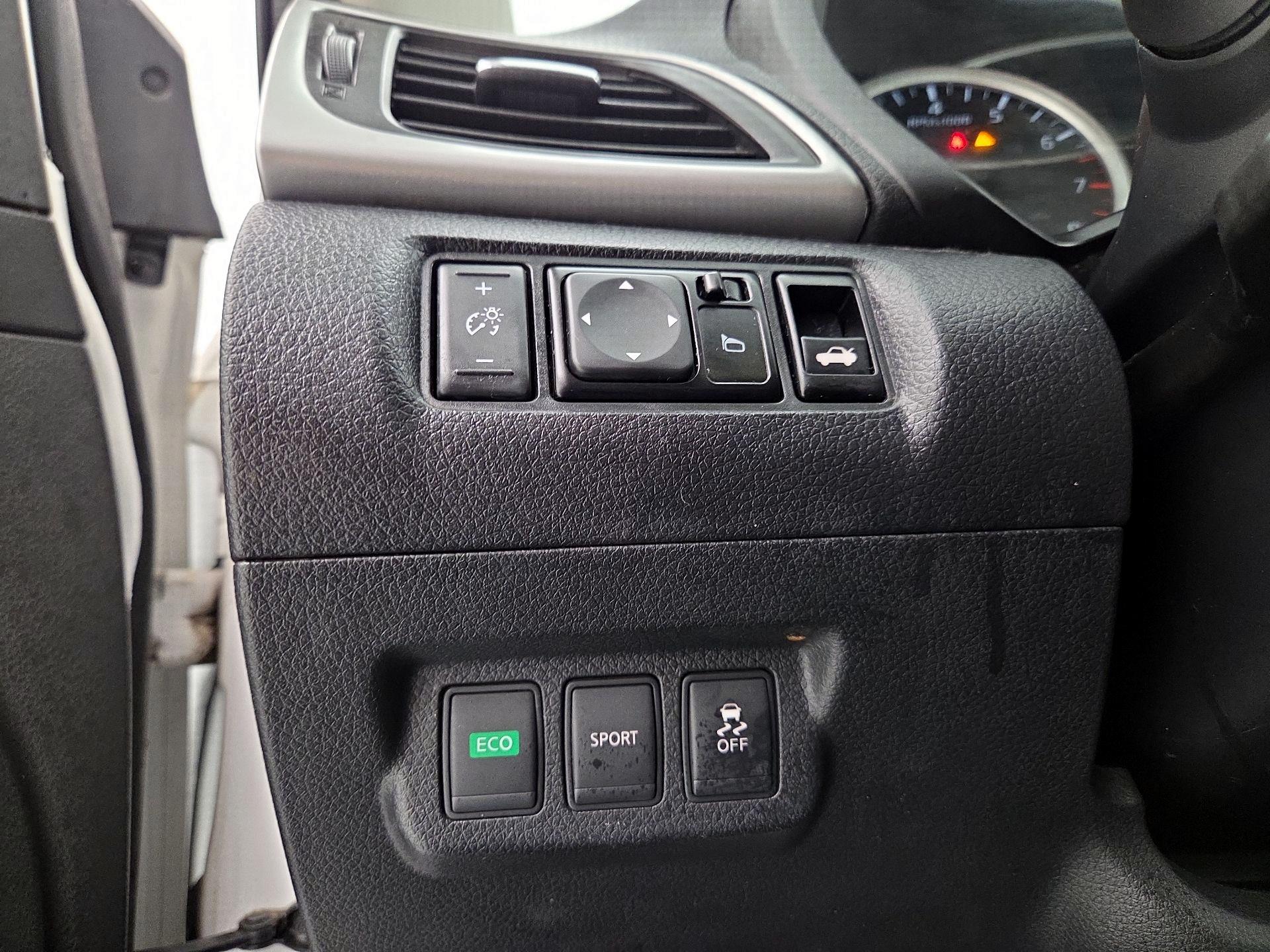 Thumbnail: 2016 Nissan Sentra - 13