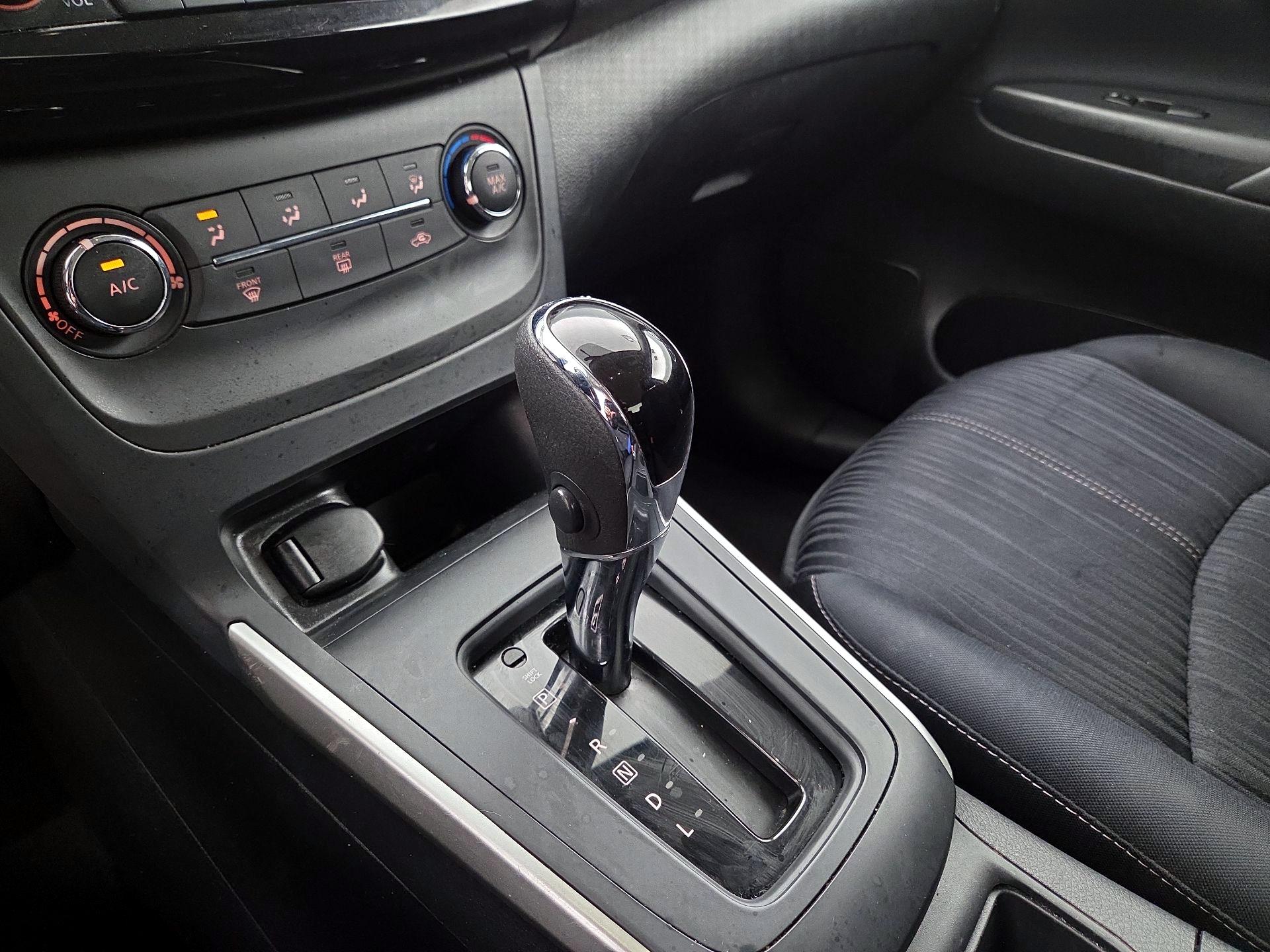 Thumbnail: 2016 Nissan Sentra - 17