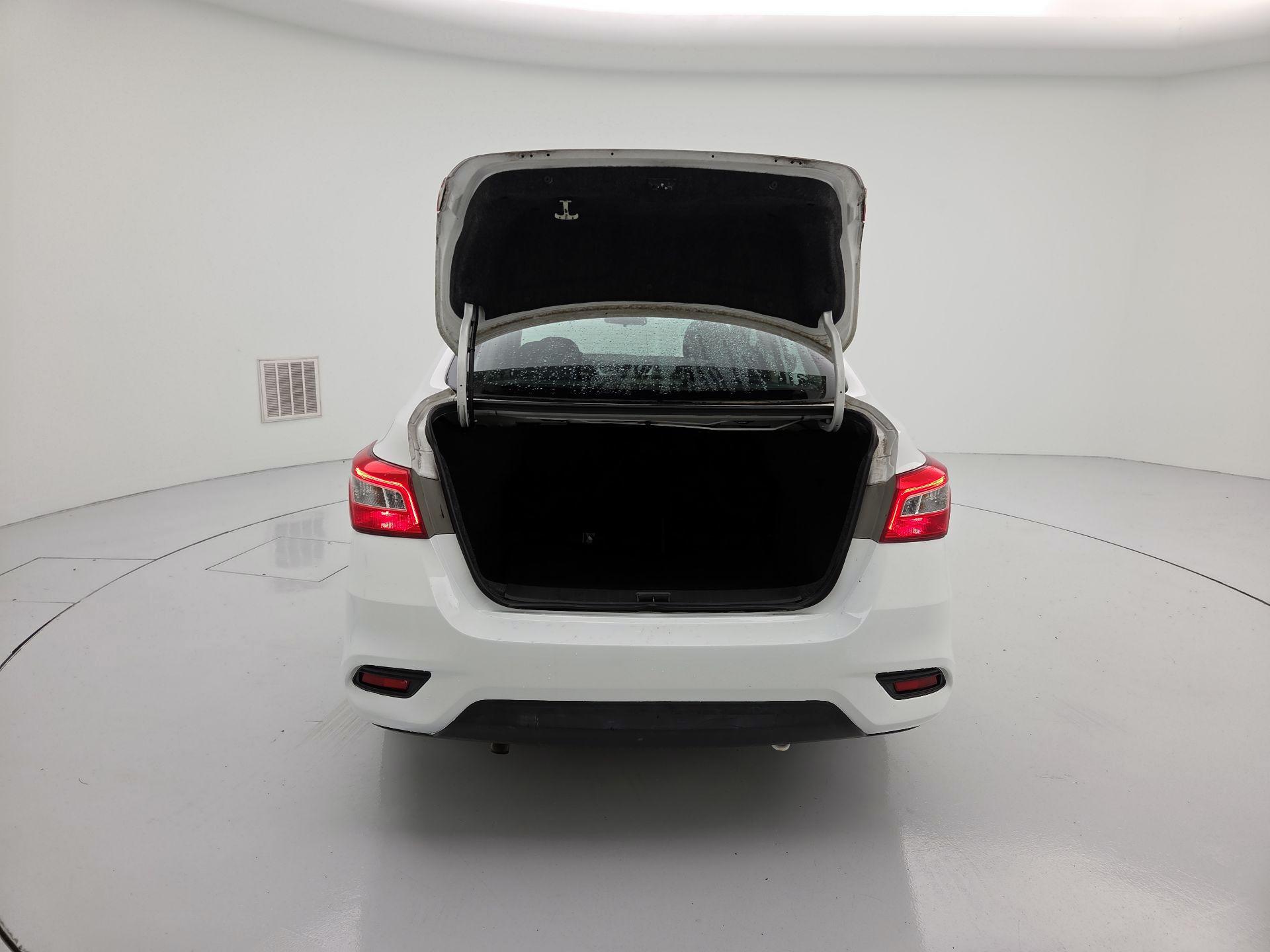 Thumbnail: 2016 Nissan Sentra - 20