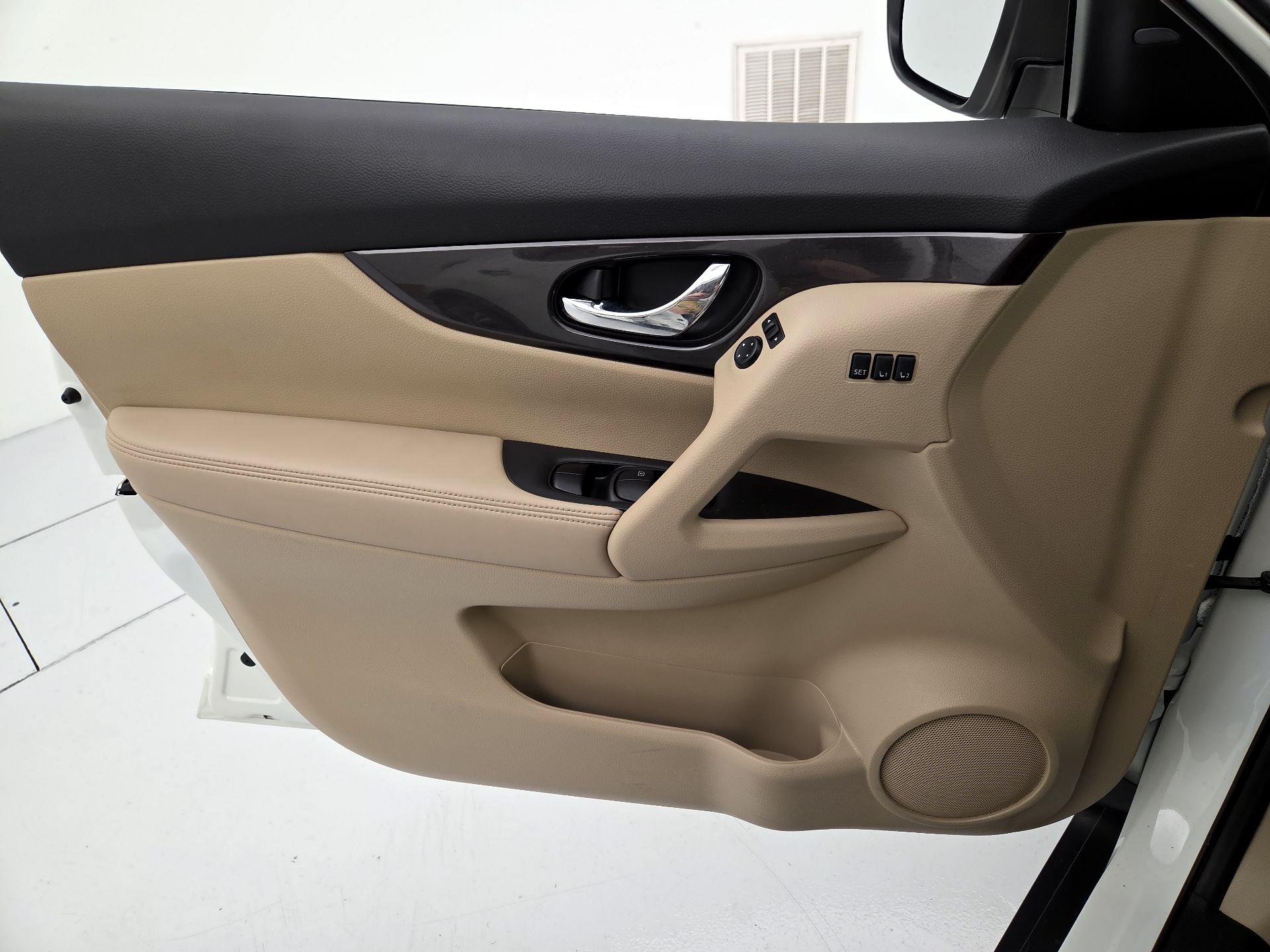 Thumbnail: 2019 Nissan Rogue - 12