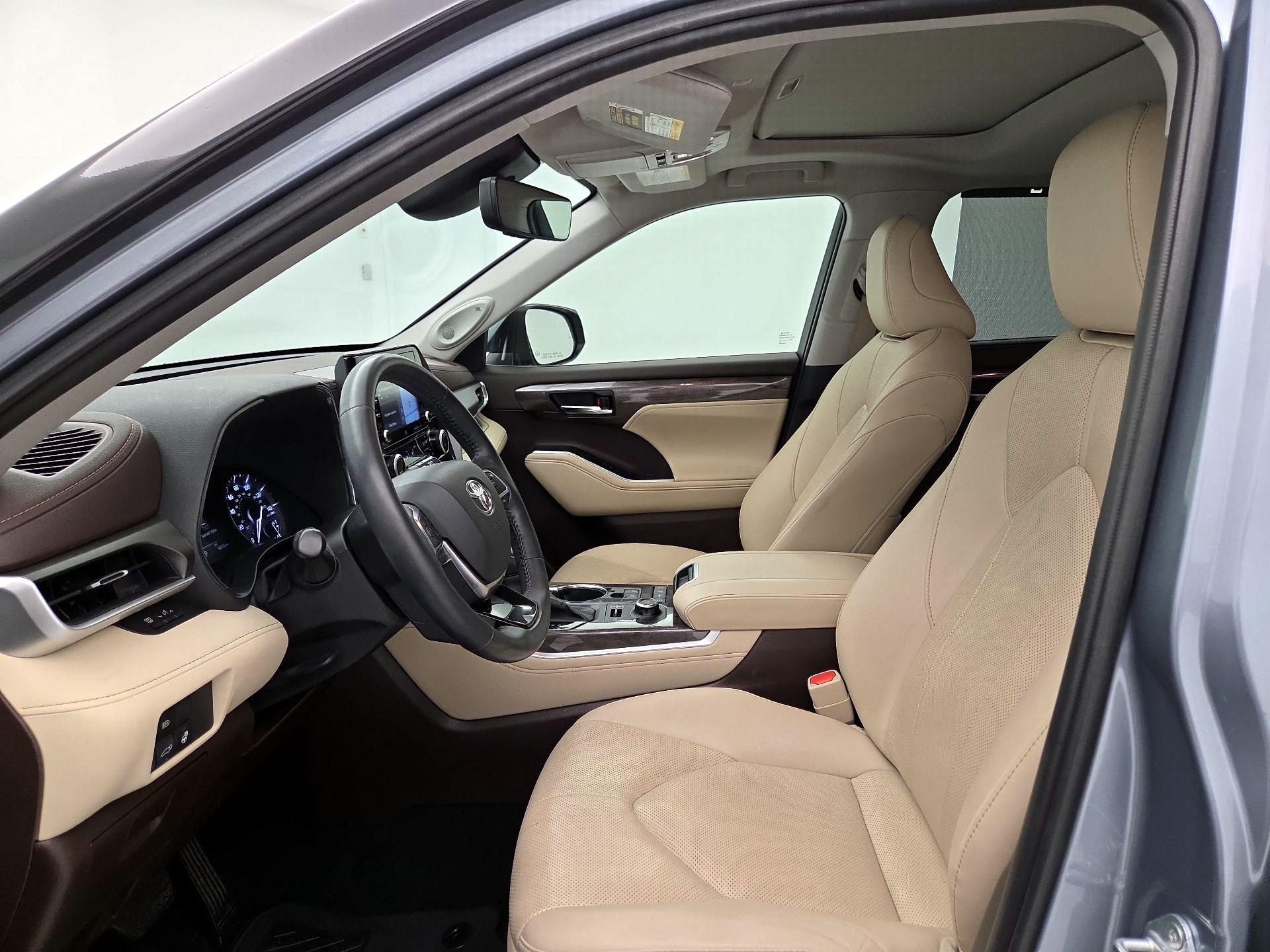 Thumbnail: 2020 Toyota Highlander - 11