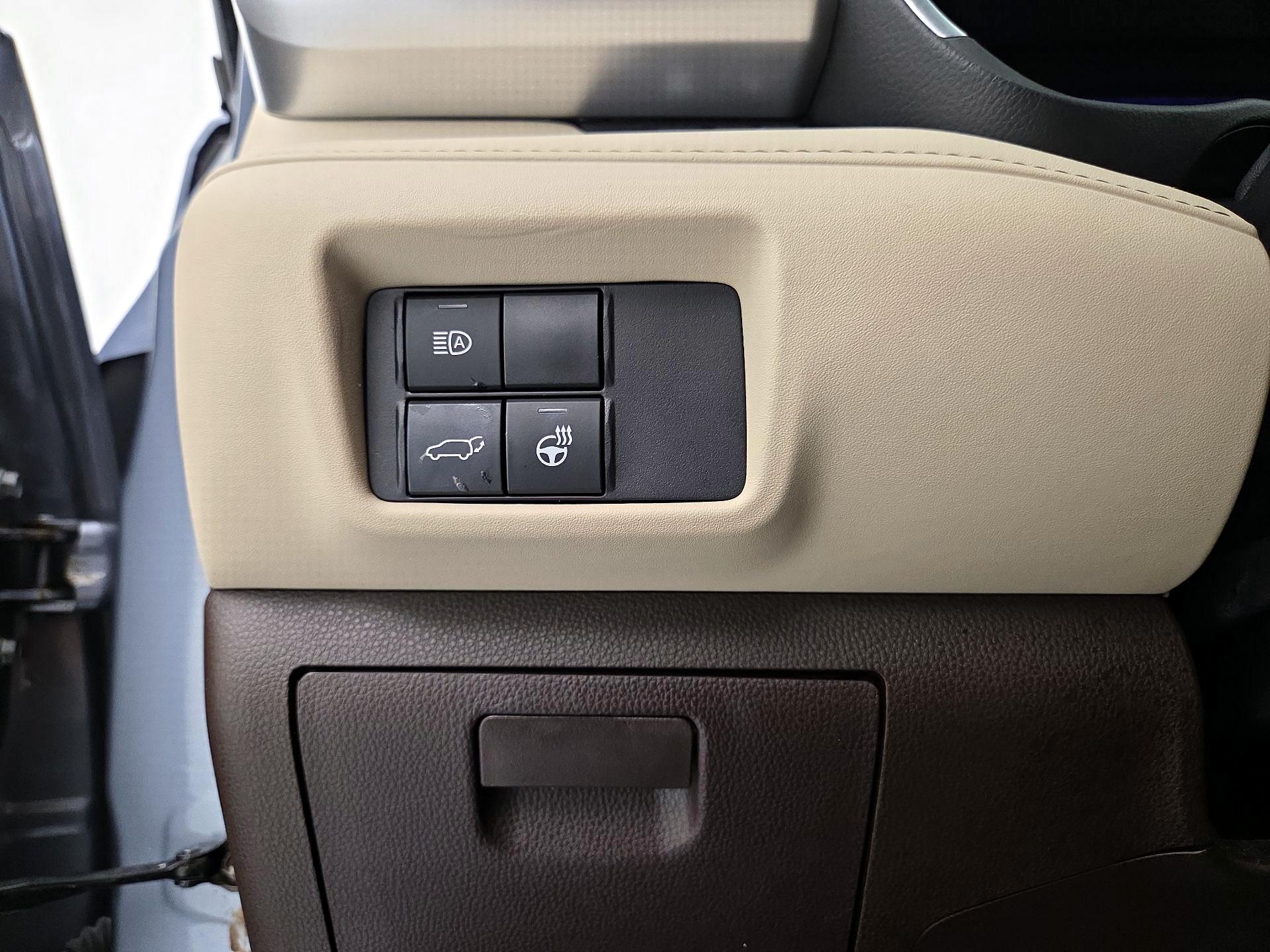 Thumbnail: 2020 Toyota Highlander - 13