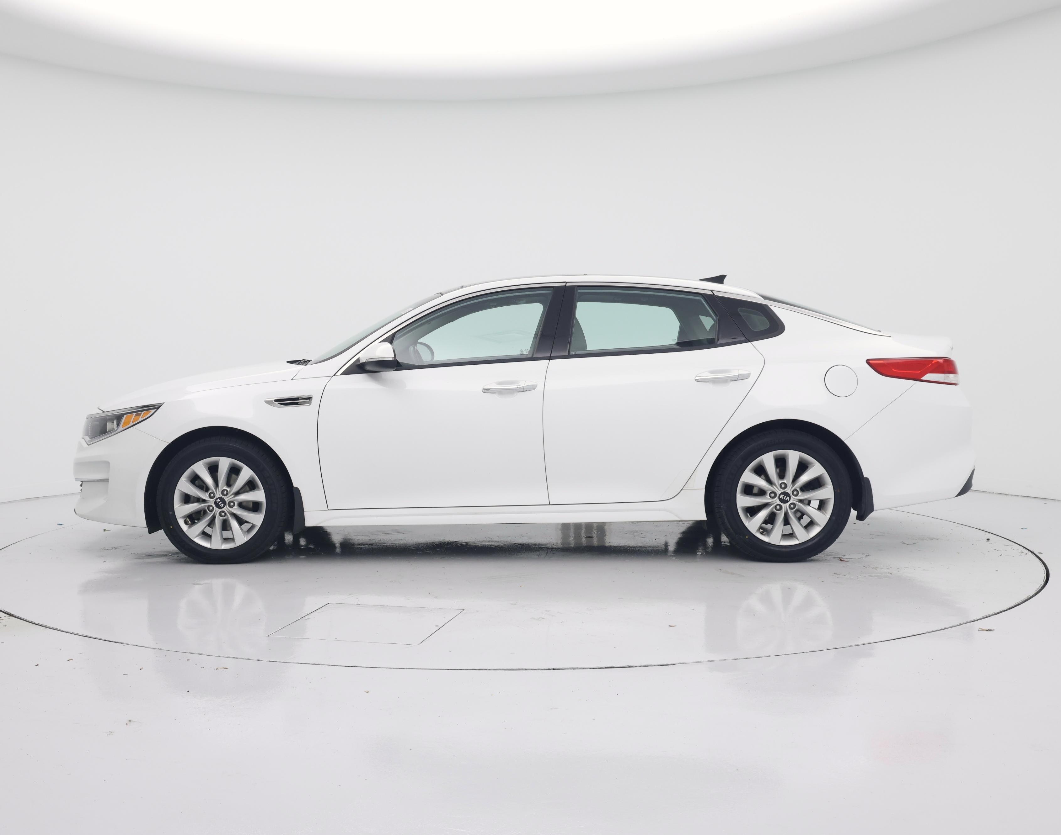 Thumbnail: 2018 Kia Optima - 3