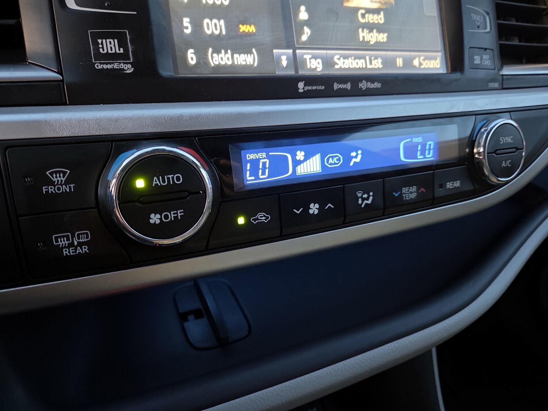 Thumbnail: 2018 Toyota Highlander - 16