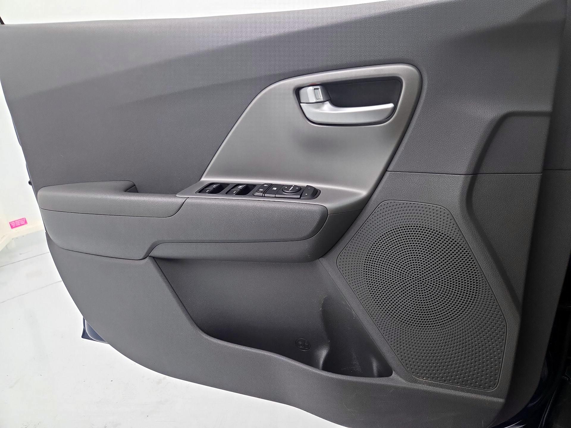 Thumbnail: 2022 Kia Niro - 12