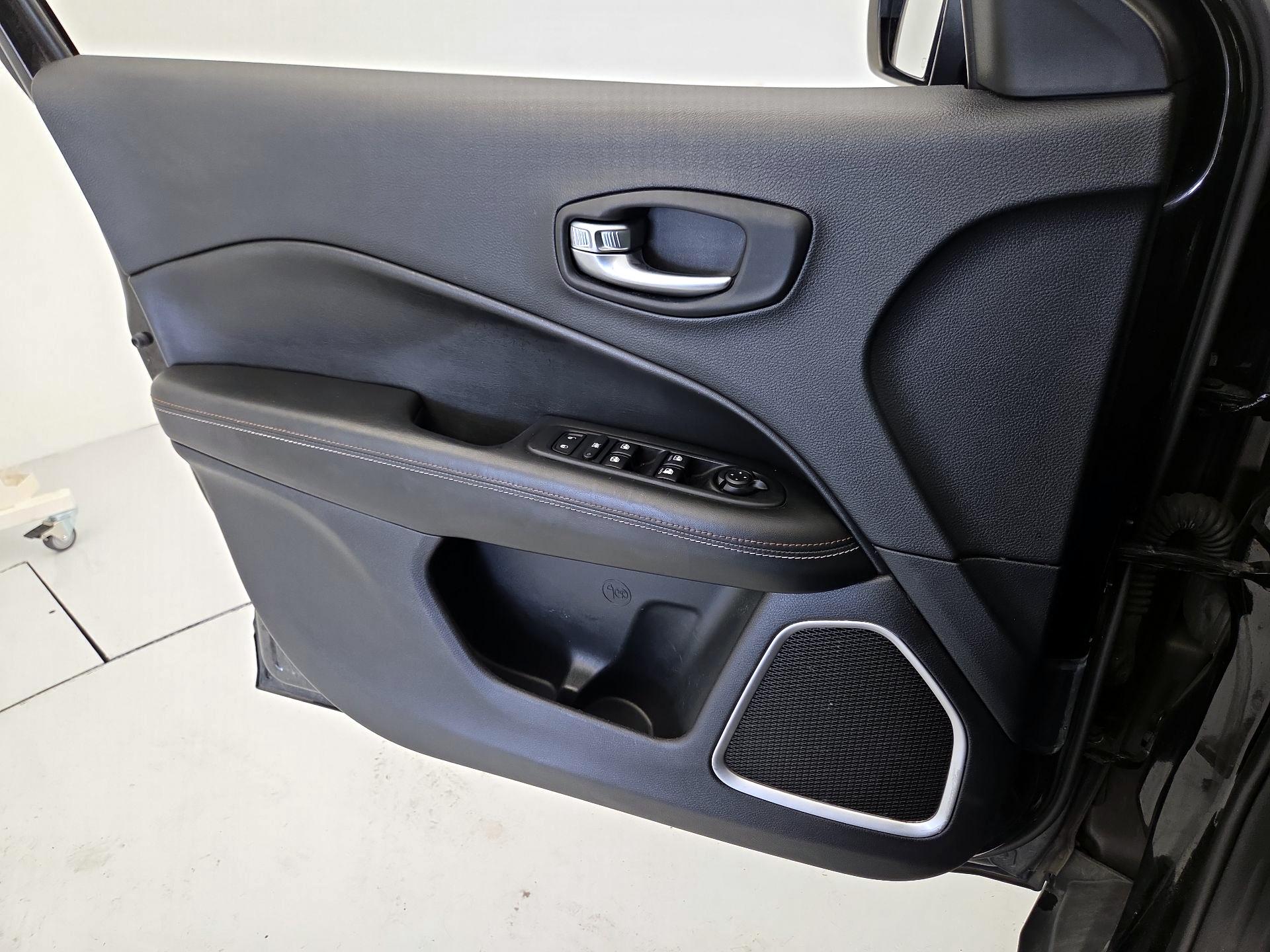 Thumbnail: 2019 Jeep Compass - 12