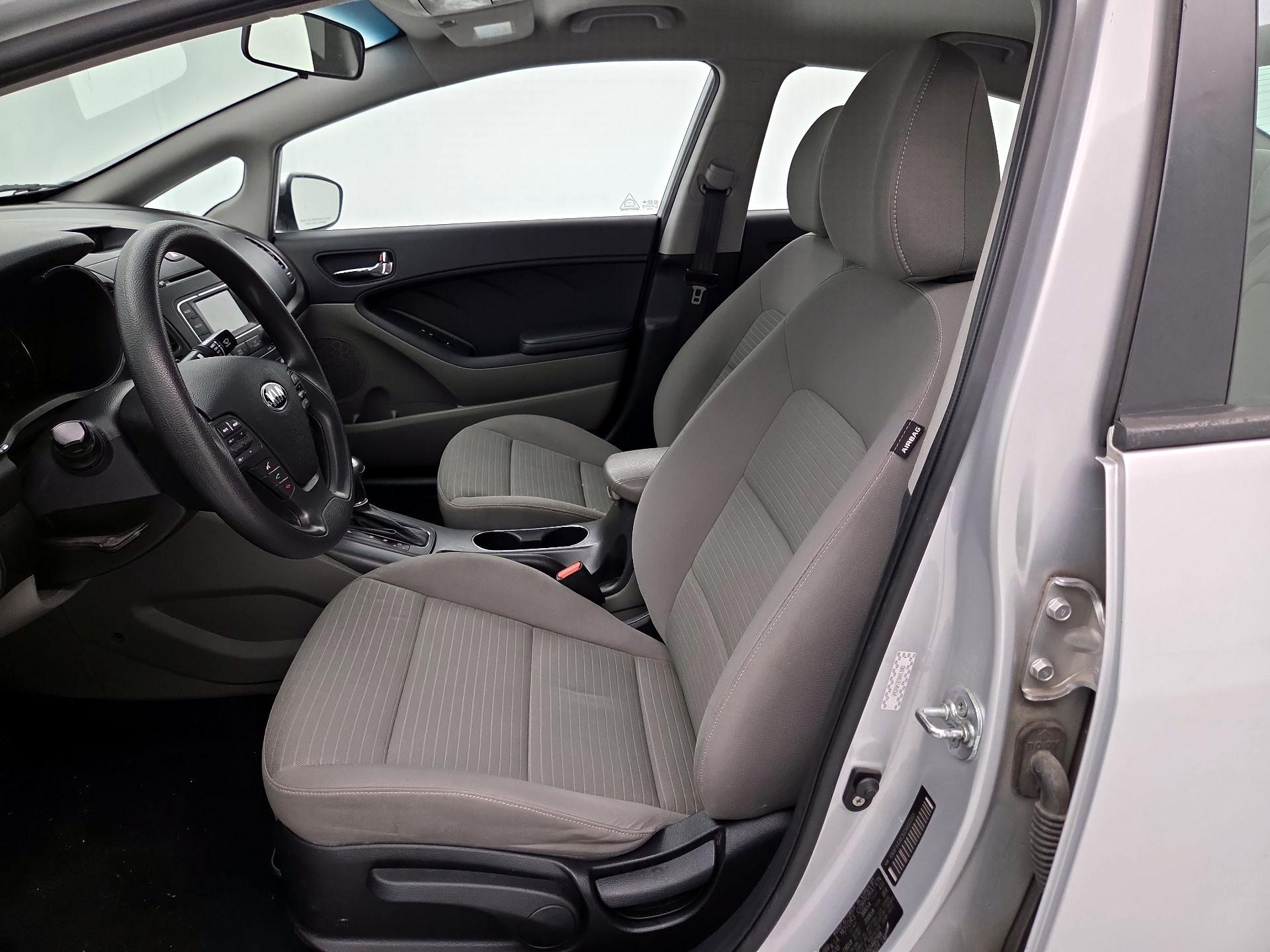 Thumbnail: 2016 Kia Forte - 11