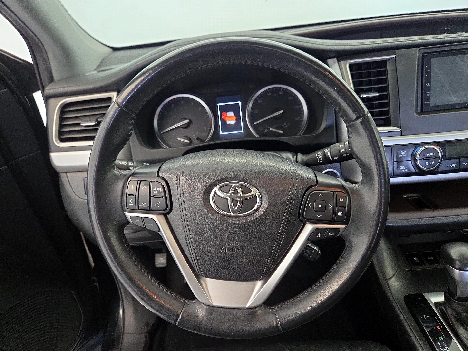 Thumbnail: 2019 Toyota Highlander - 10