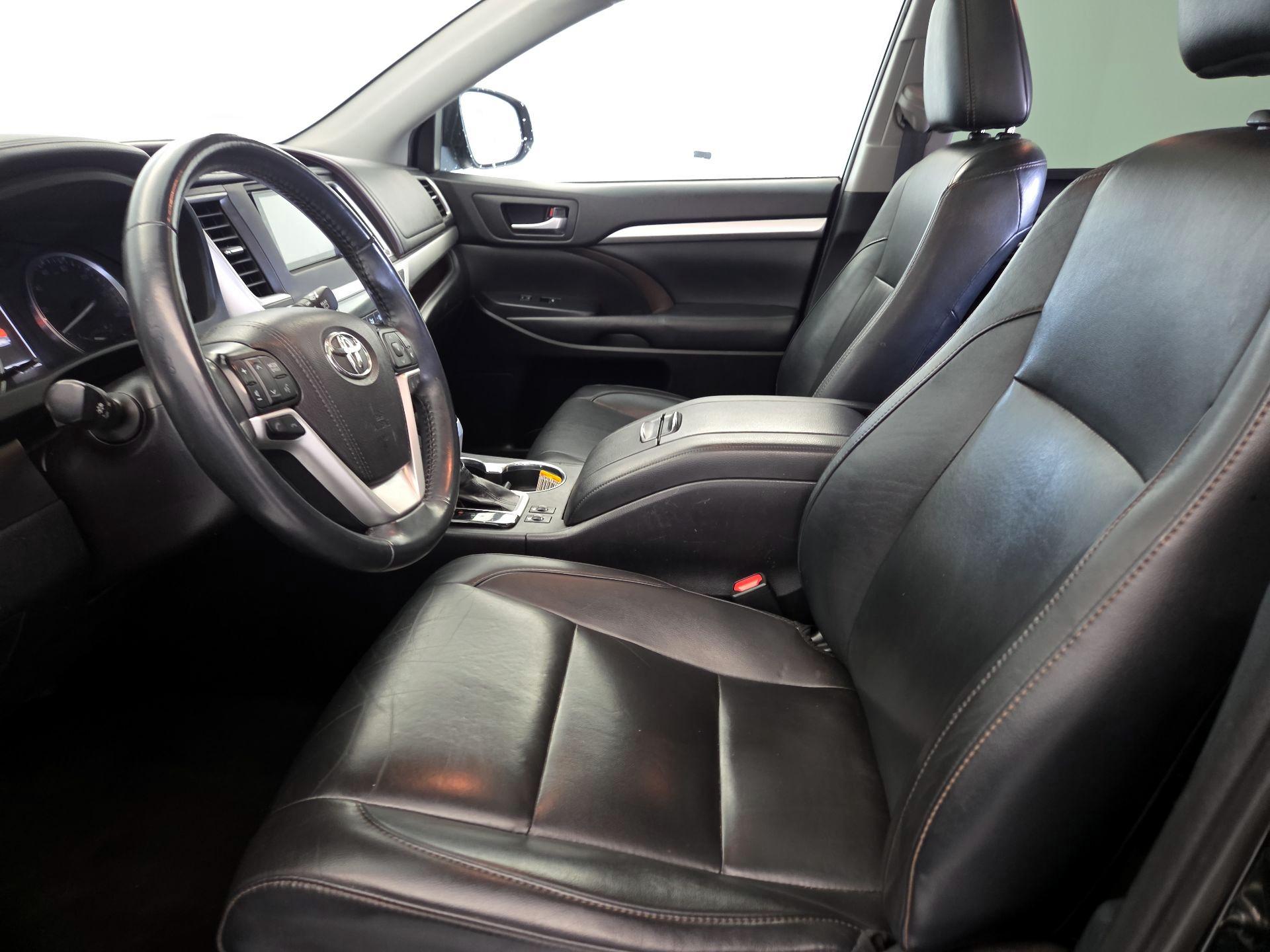 Thumbnail: 2019 Toyota Highlander - 11