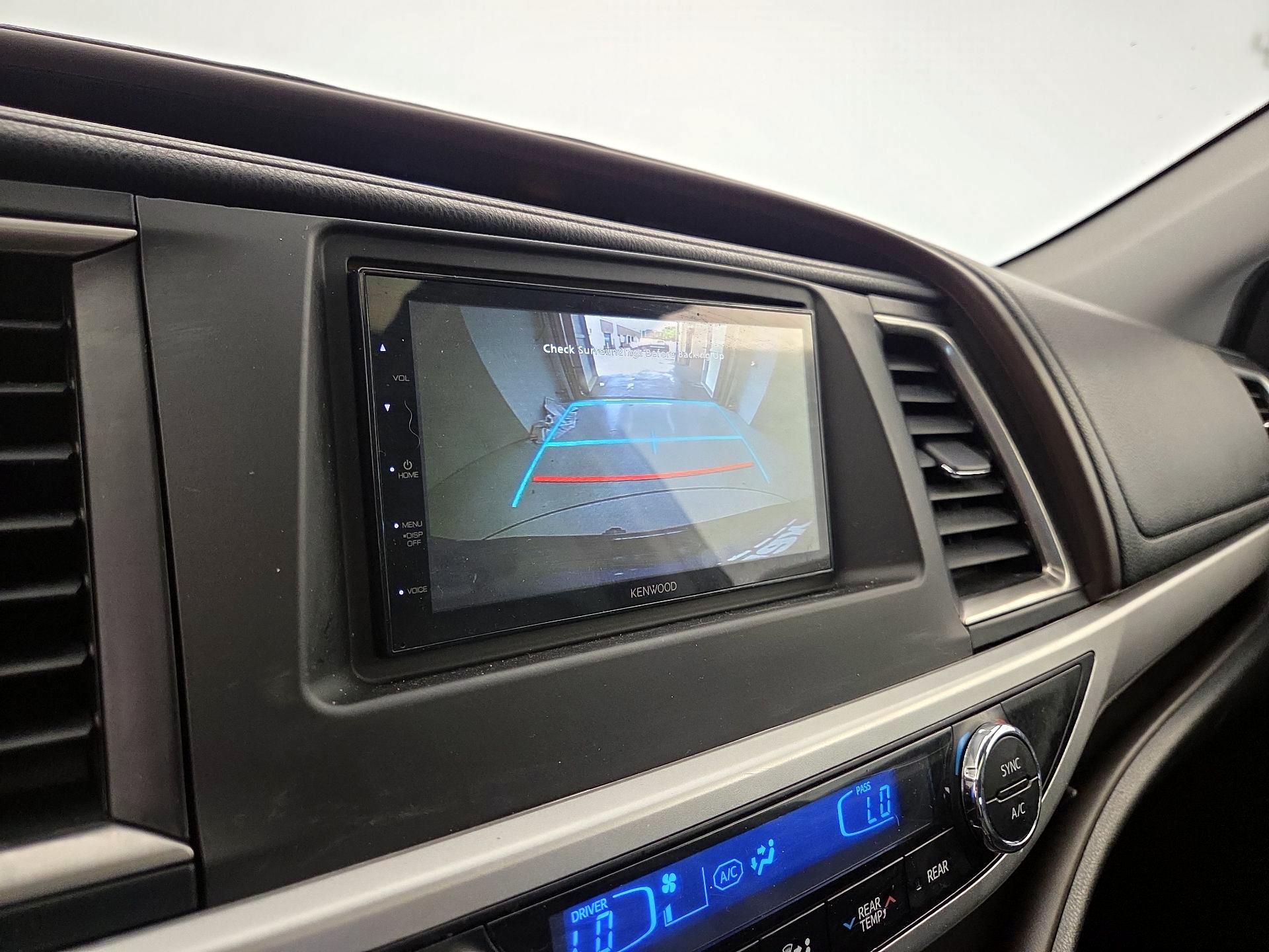 Thumbnail: 2019 Toyota Highlander - 14