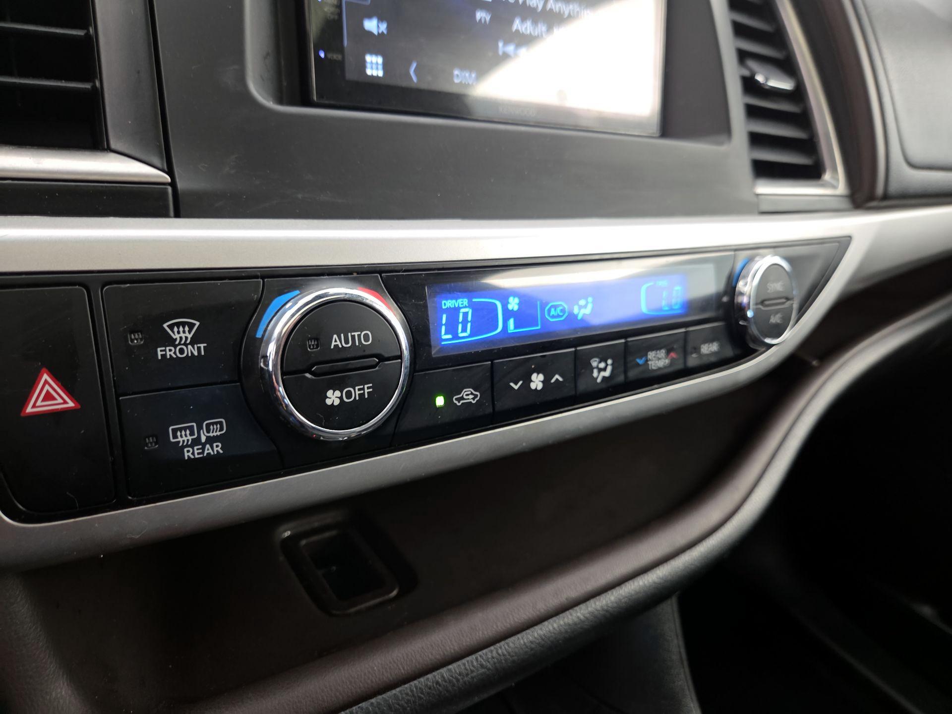 Thumbnail: 2019 Toyota Highlander - 16