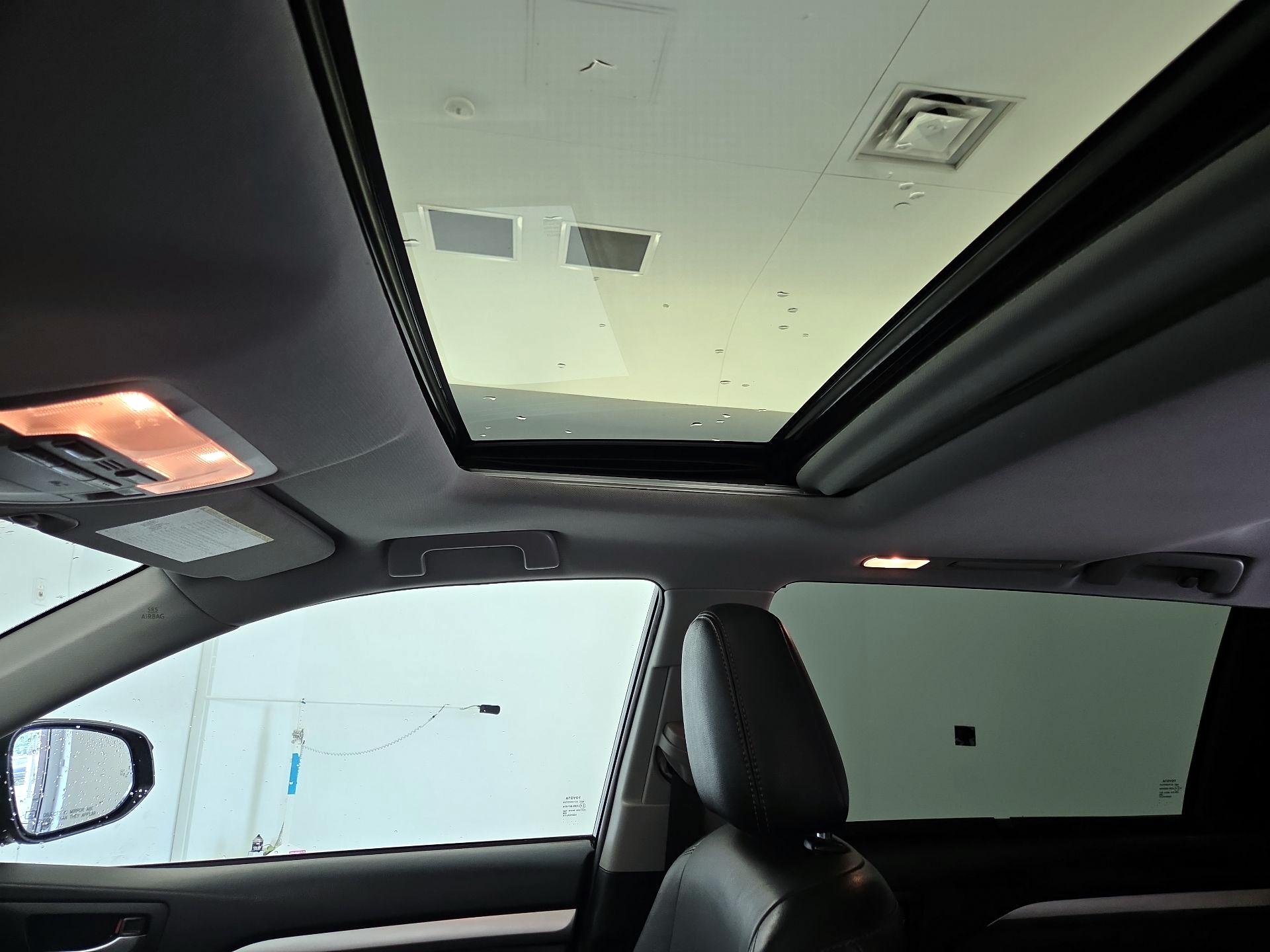 Thumbnail: 2019 Toyota Highlander - 18