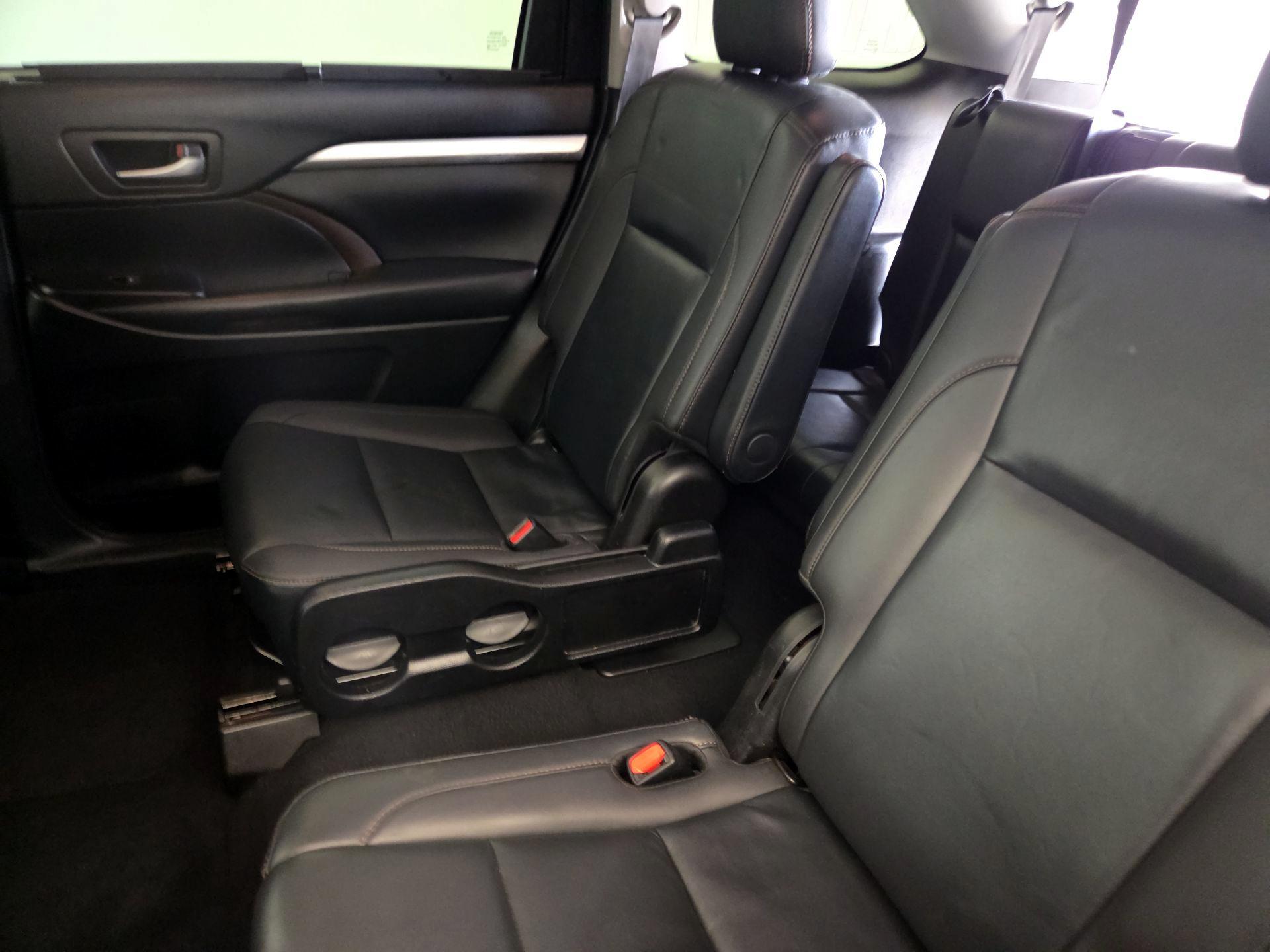 Thumbnail: 2019 Toyota Highlander - 19