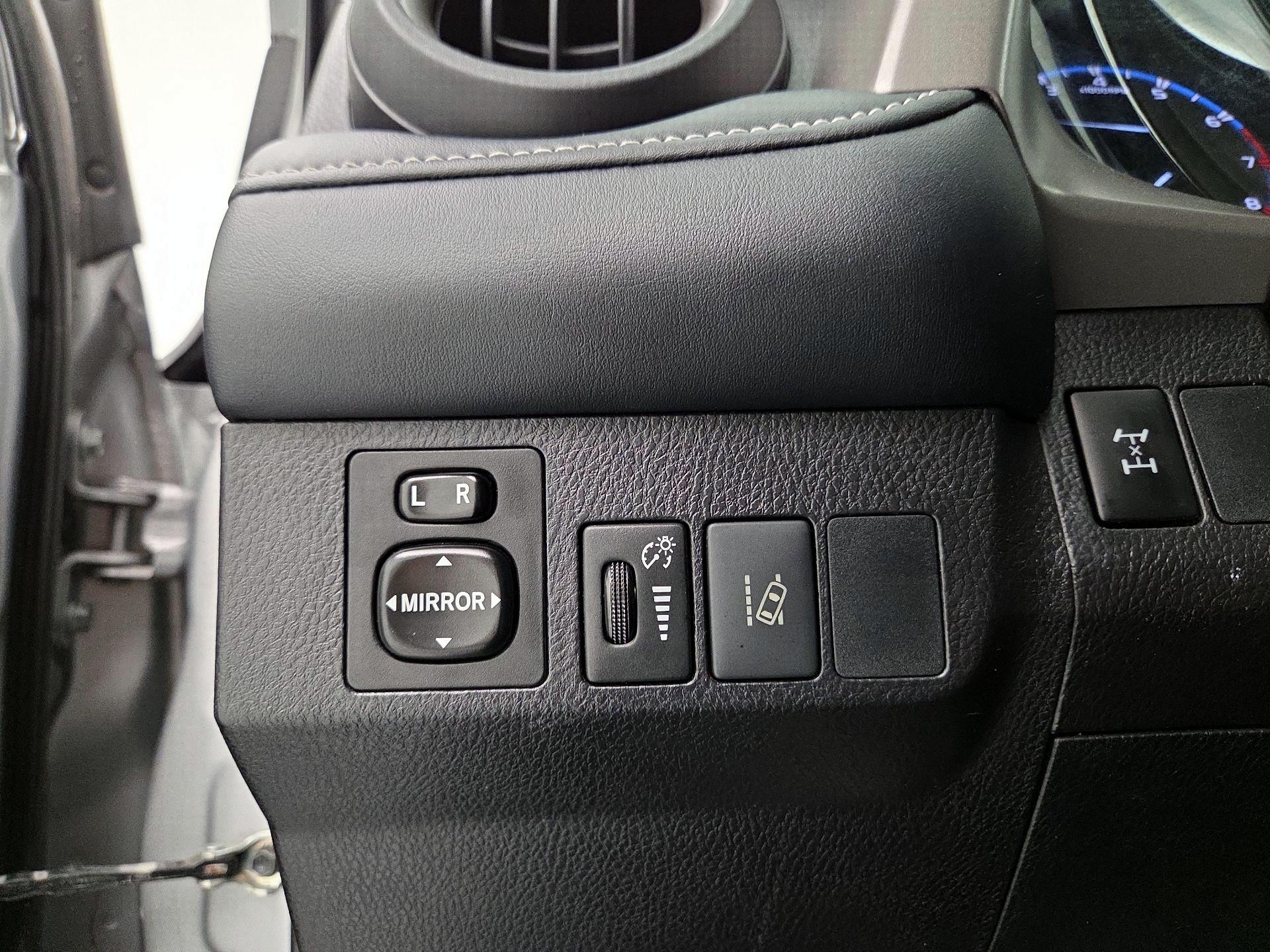 Thumbnail: 2018 Toyota RAV4 - 13
