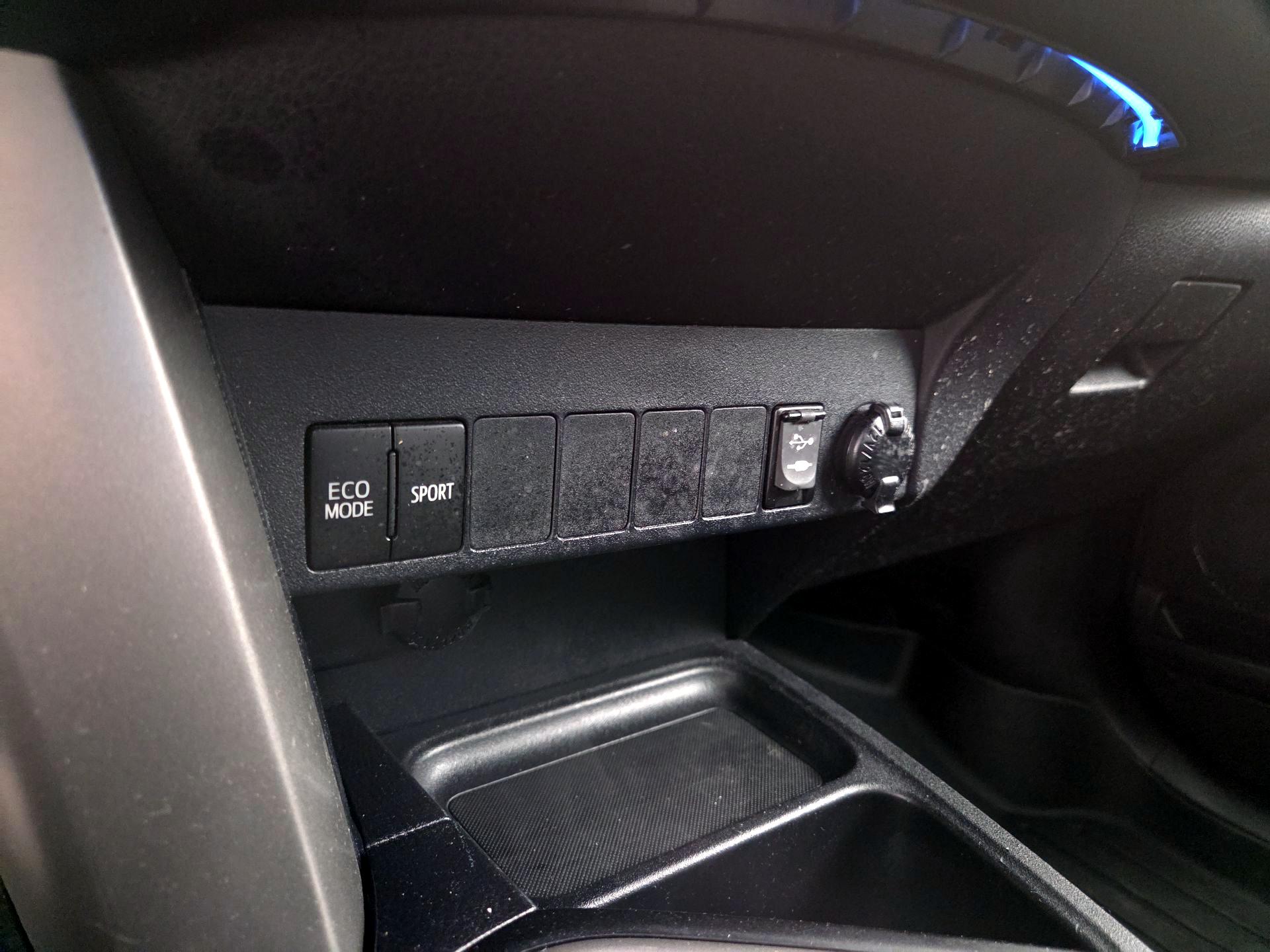 Thumbnail: 2018 Toyota RAV4 - 18