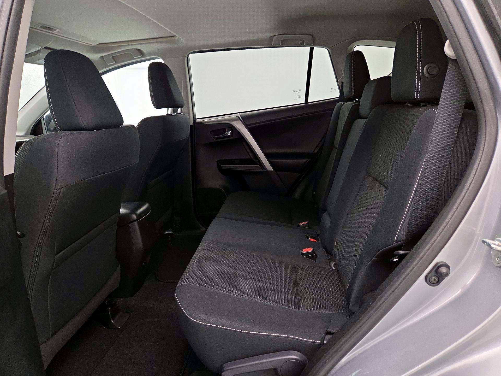 Thumbnail: 2018 Toyota RAV4 - 20