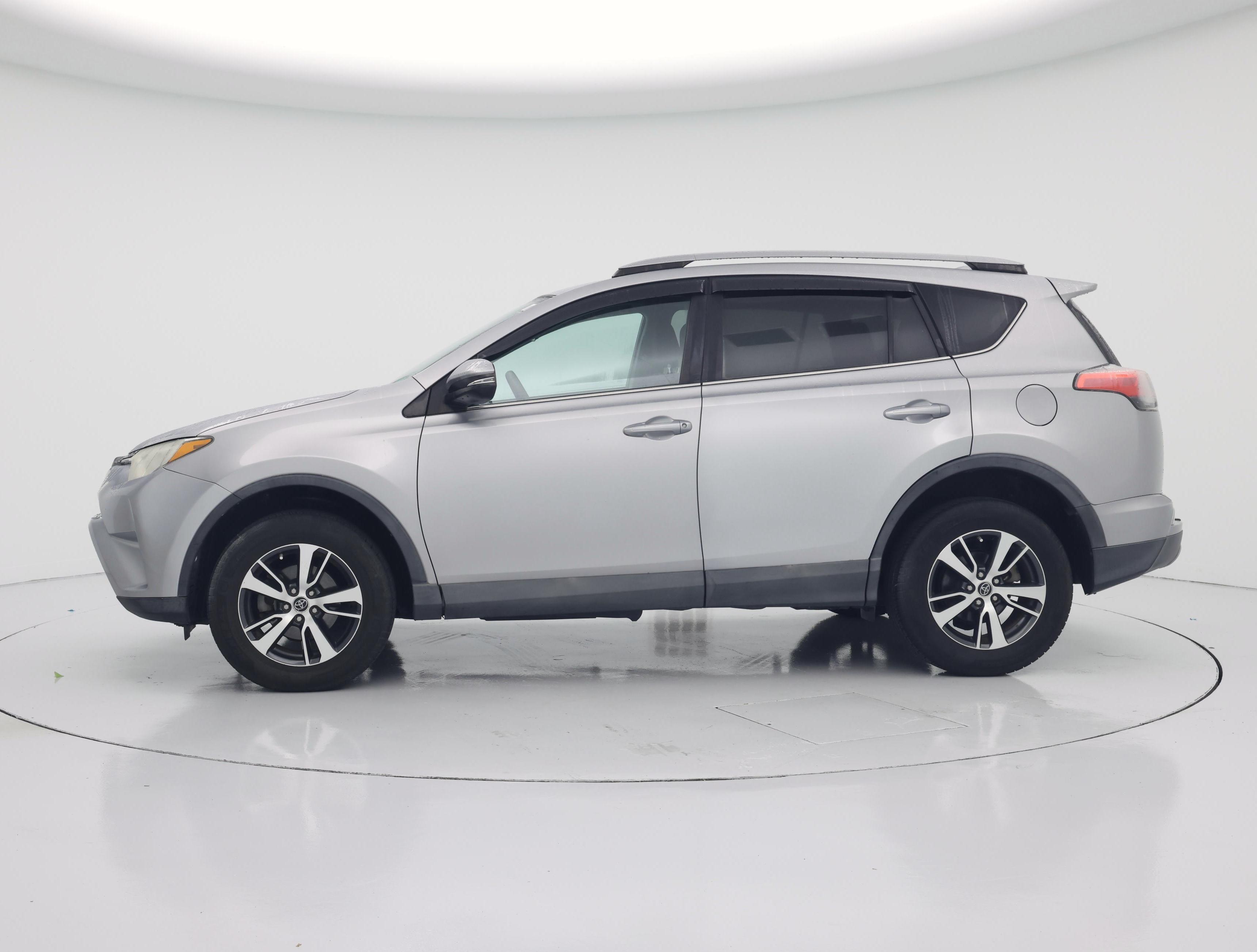 Thumbnail: 2018 Toyota RAV4 - 3