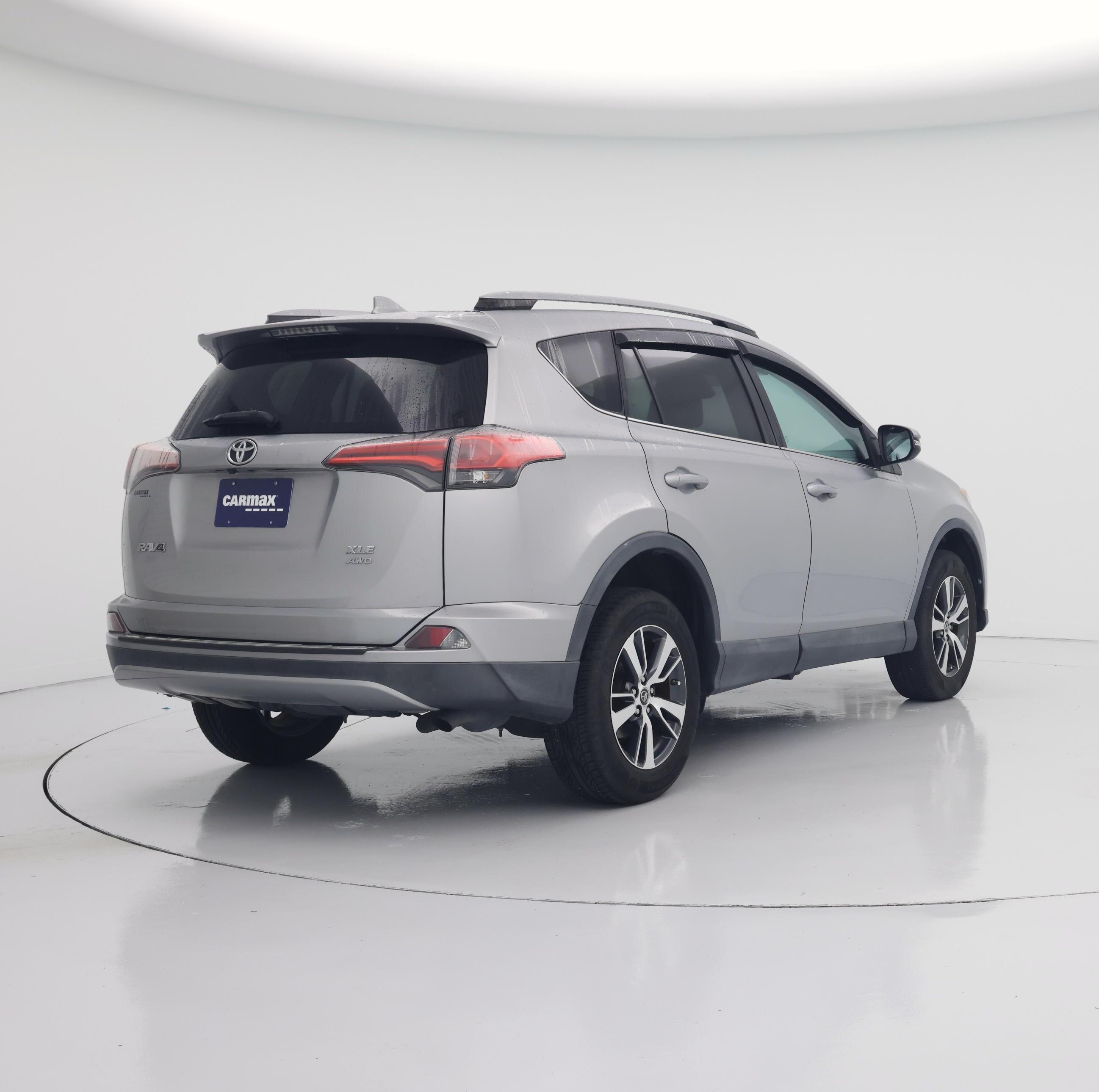 Thumbnail: 2018 Toyota RAV4 - 8