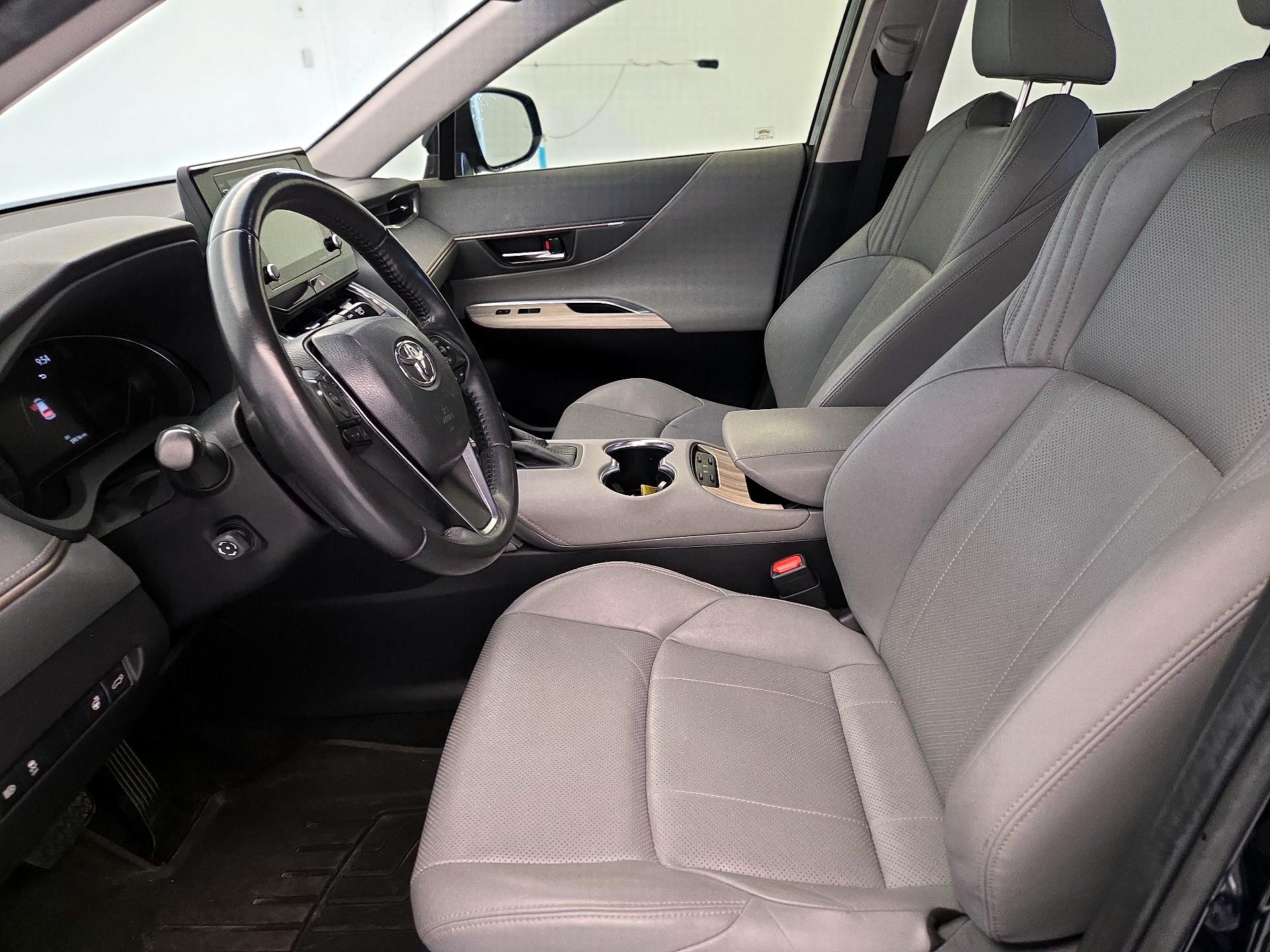 Thumbnail: 2021 Toyota Venza - 11