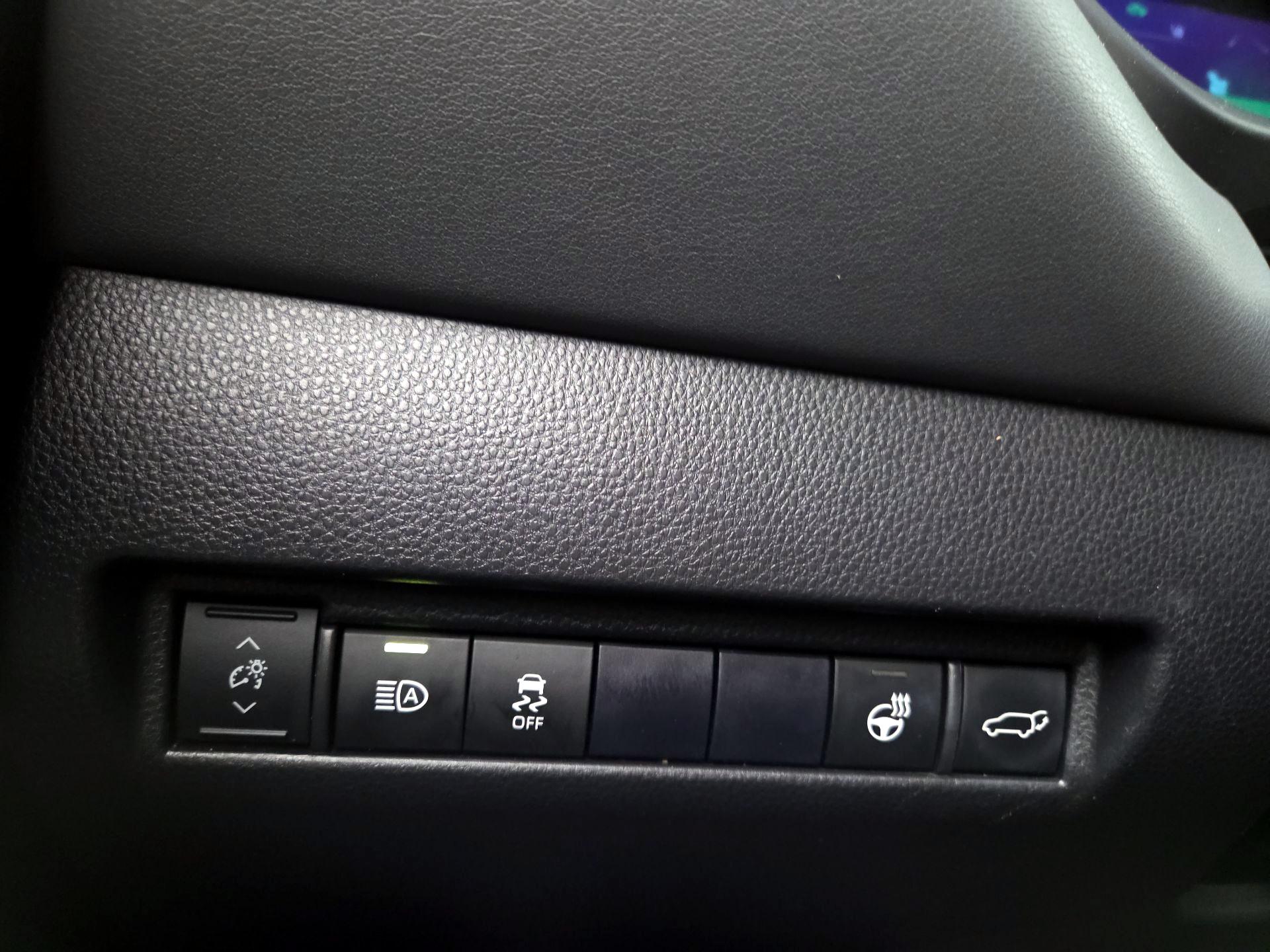 Thumbnail: 2021 Toyota Venza - 13