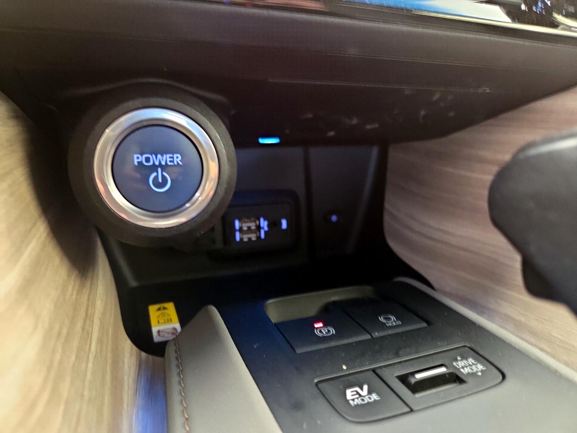 Thumbnail: 2021 Toyota Venza - 18
