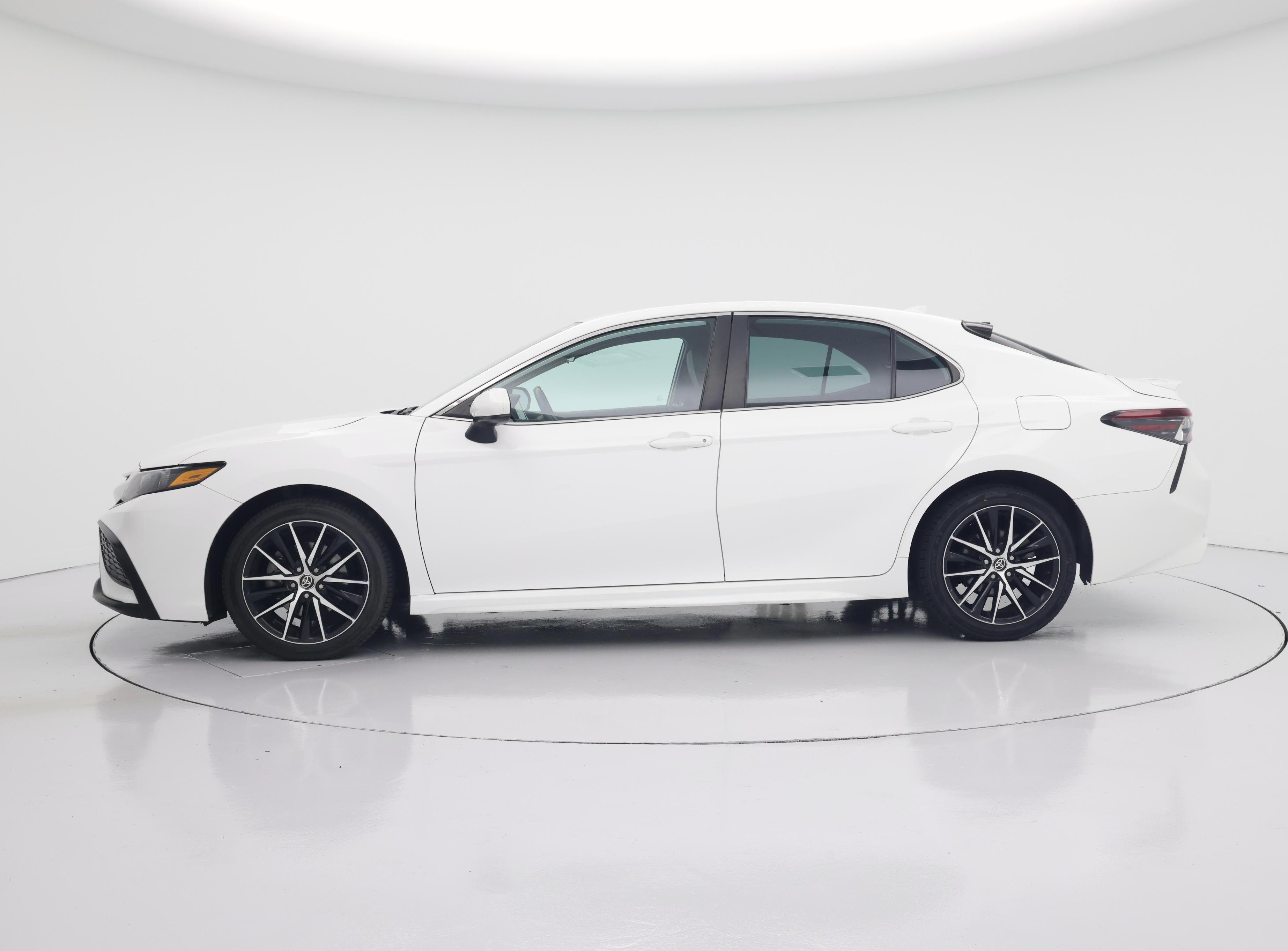Thumbnail: 2021 Toyota Camry - 3