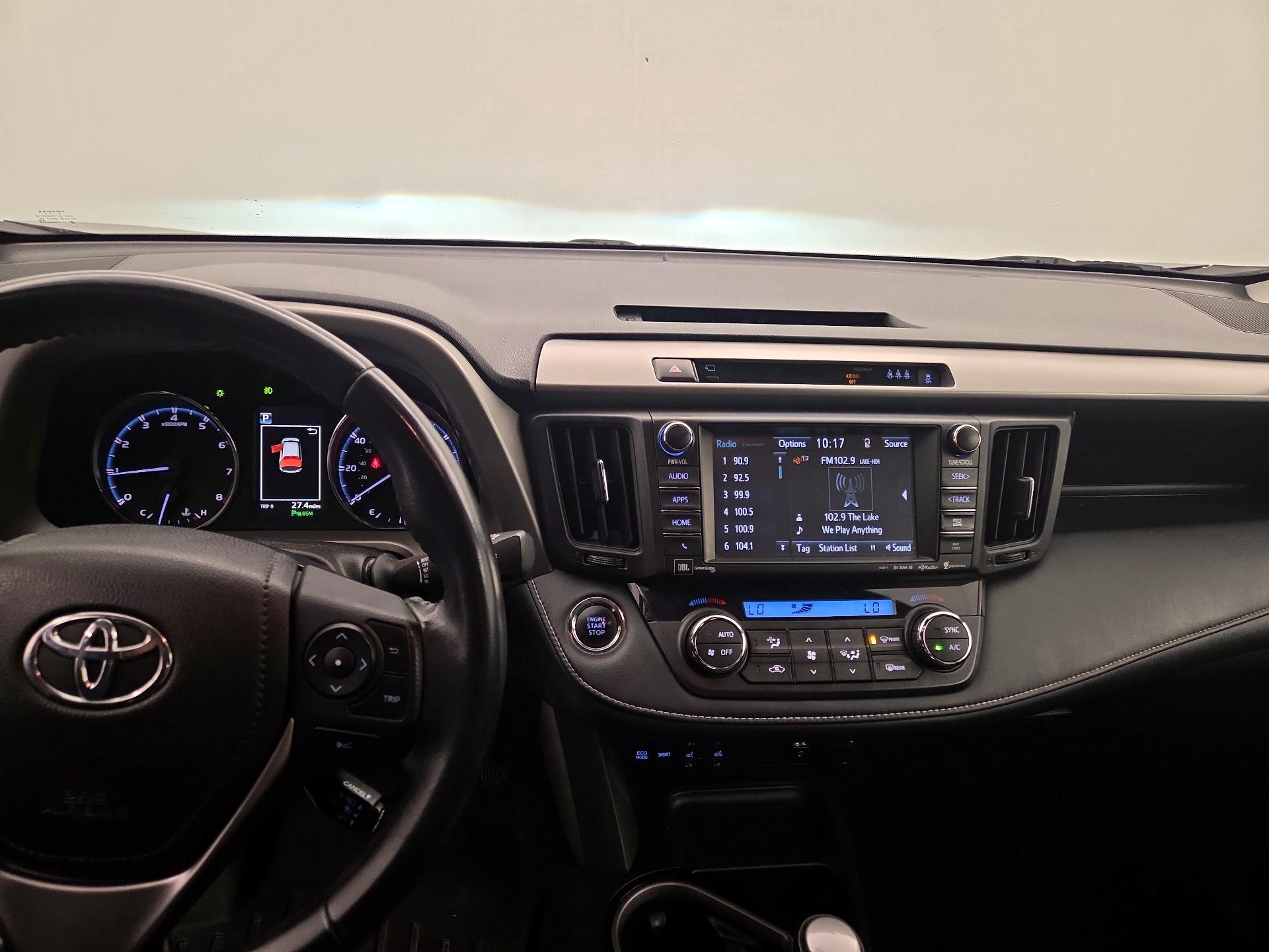 Thumbnail: 2018 Toyota RAV4 - 9
