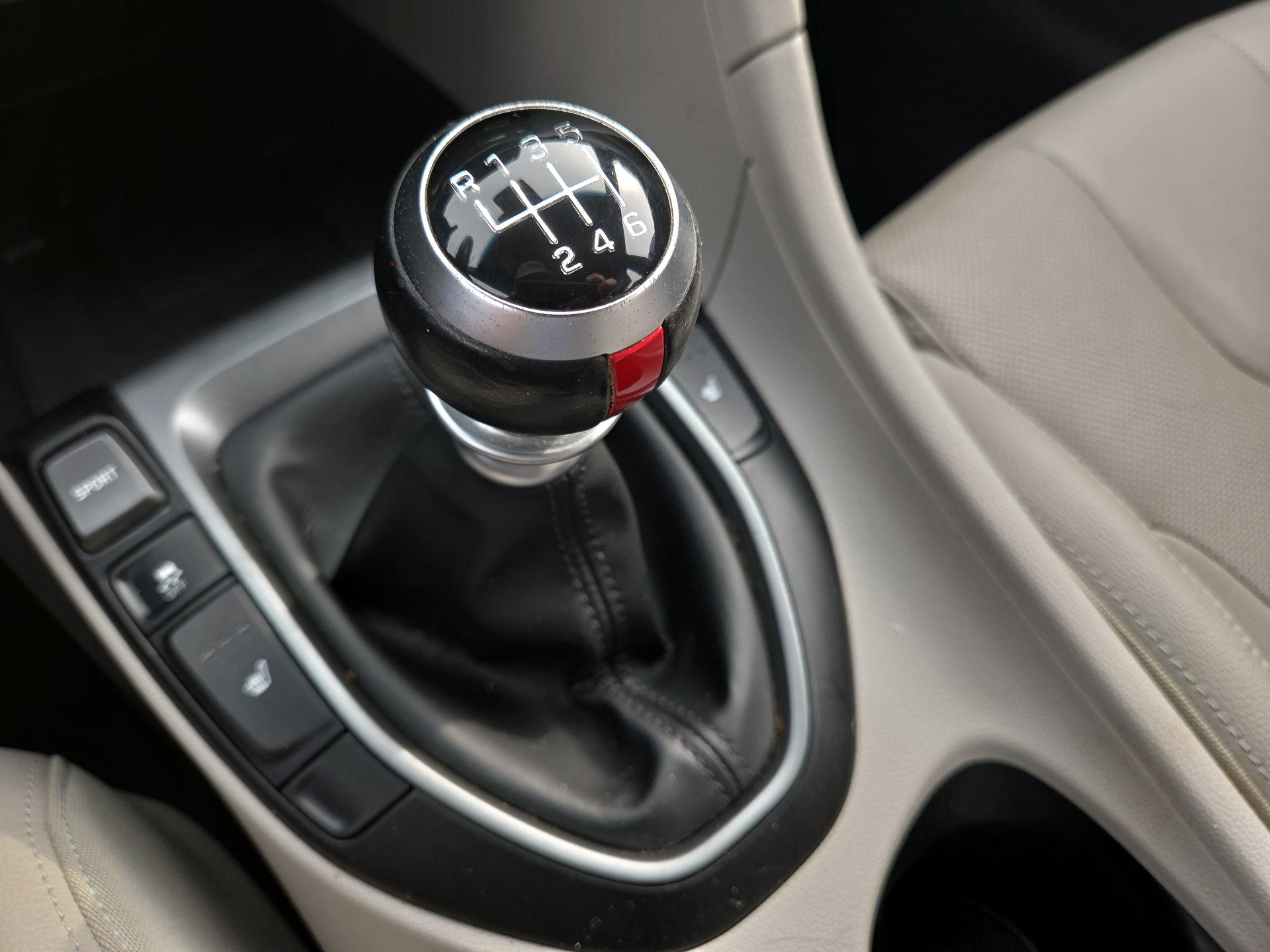 Thumbnail: 2019 Hyundai Veloster - 18