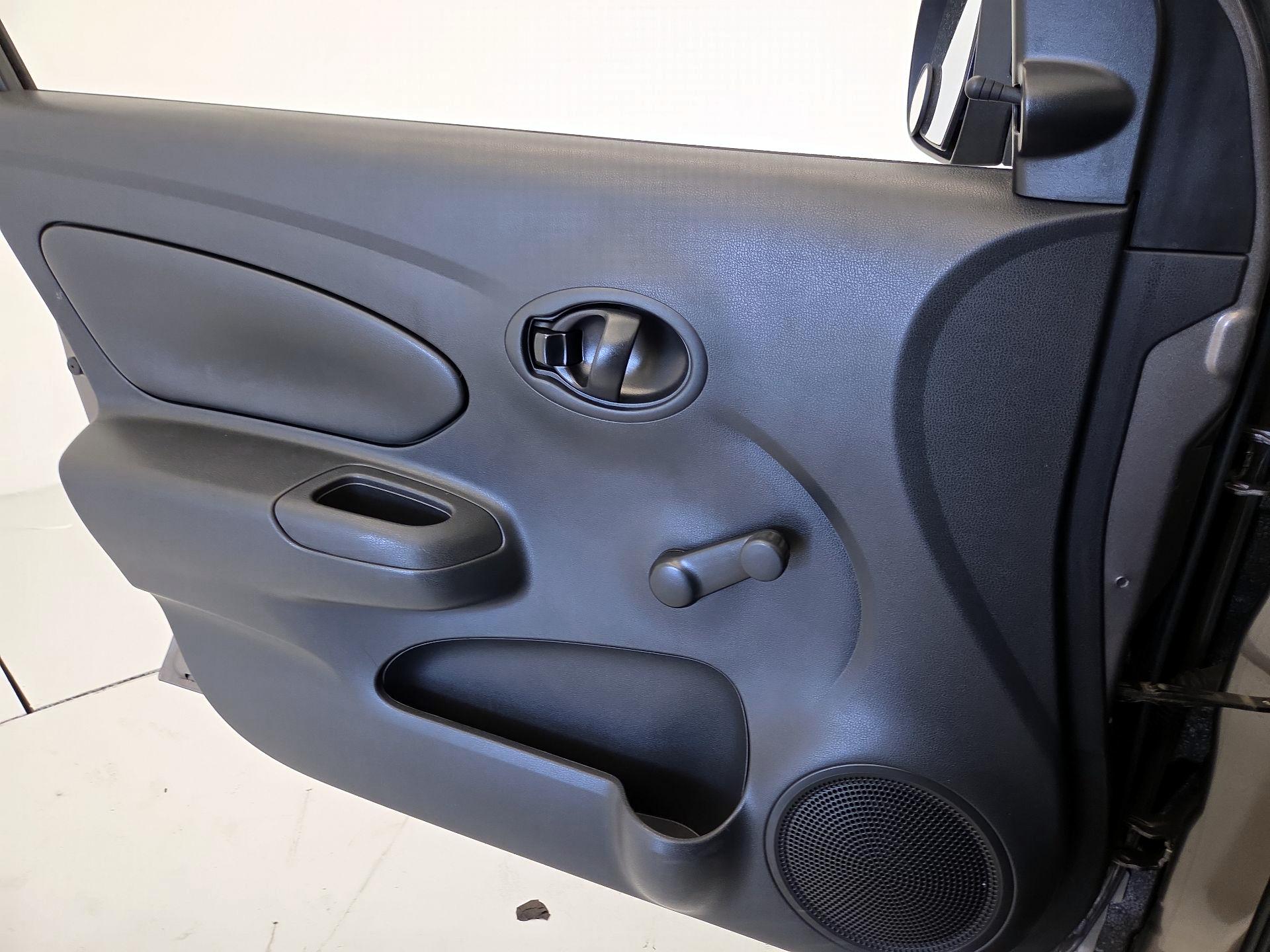 Thumbnail: 2014 Nissan Versa - 12