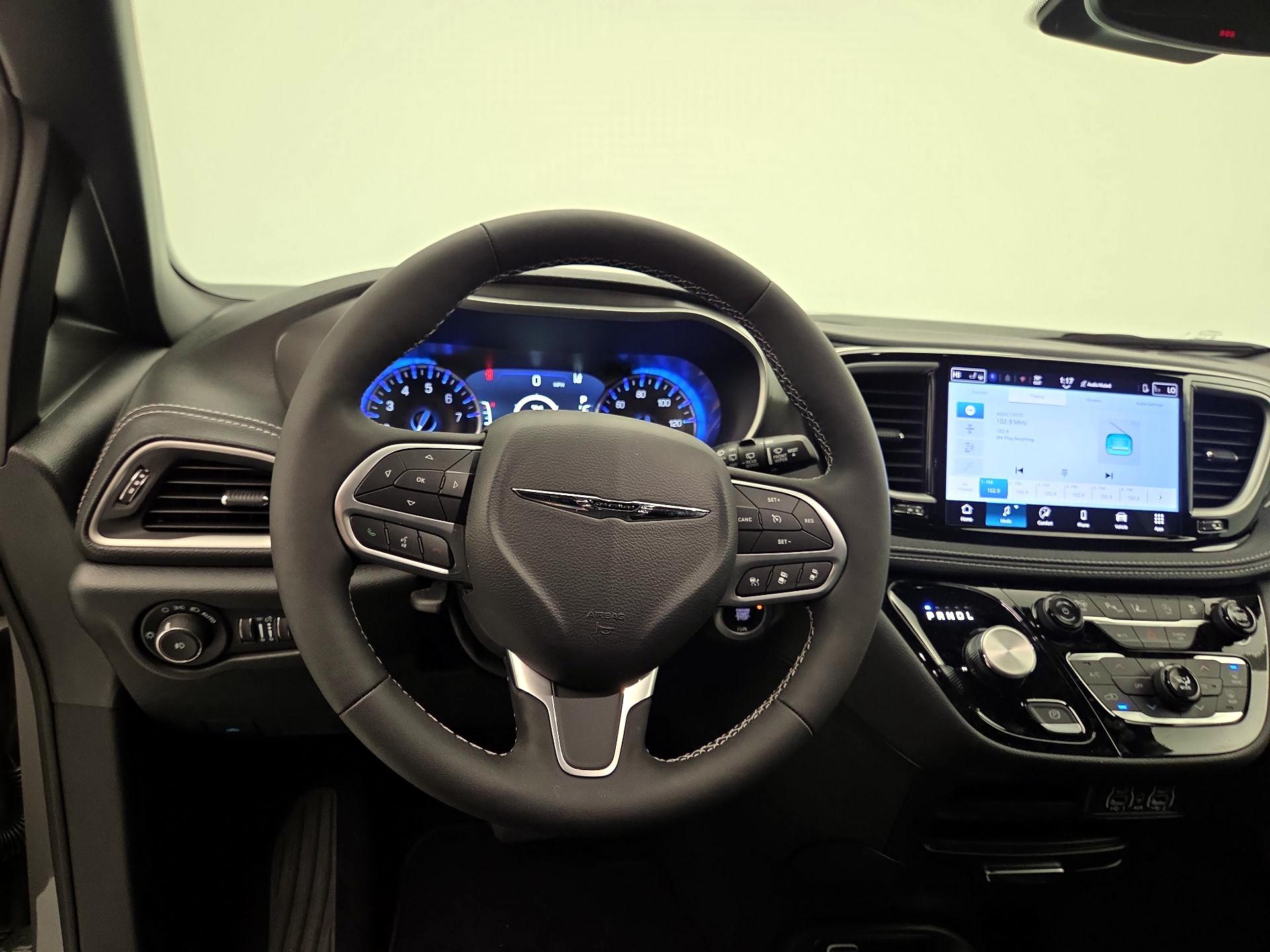Thumbnail: 2025 Chrysler Pacifica - 10