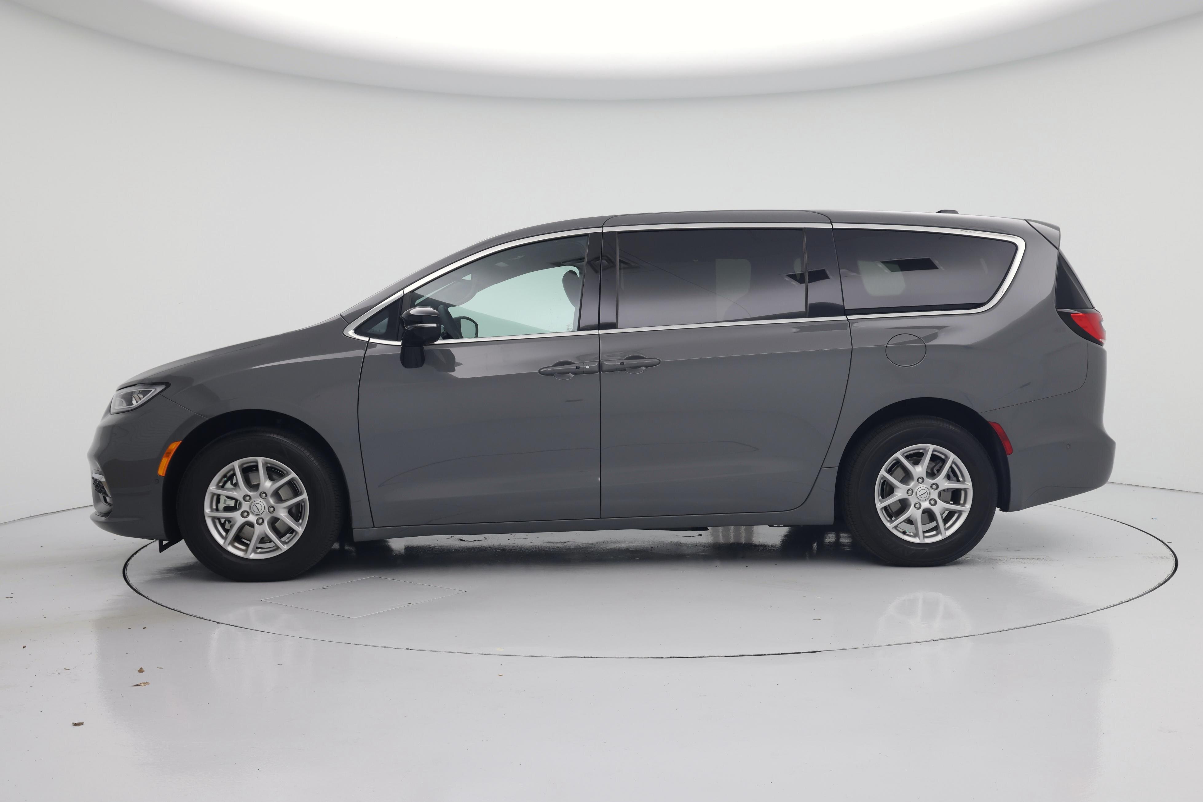 Thumbnail: 2025 Chrysler Pacifica - 3
