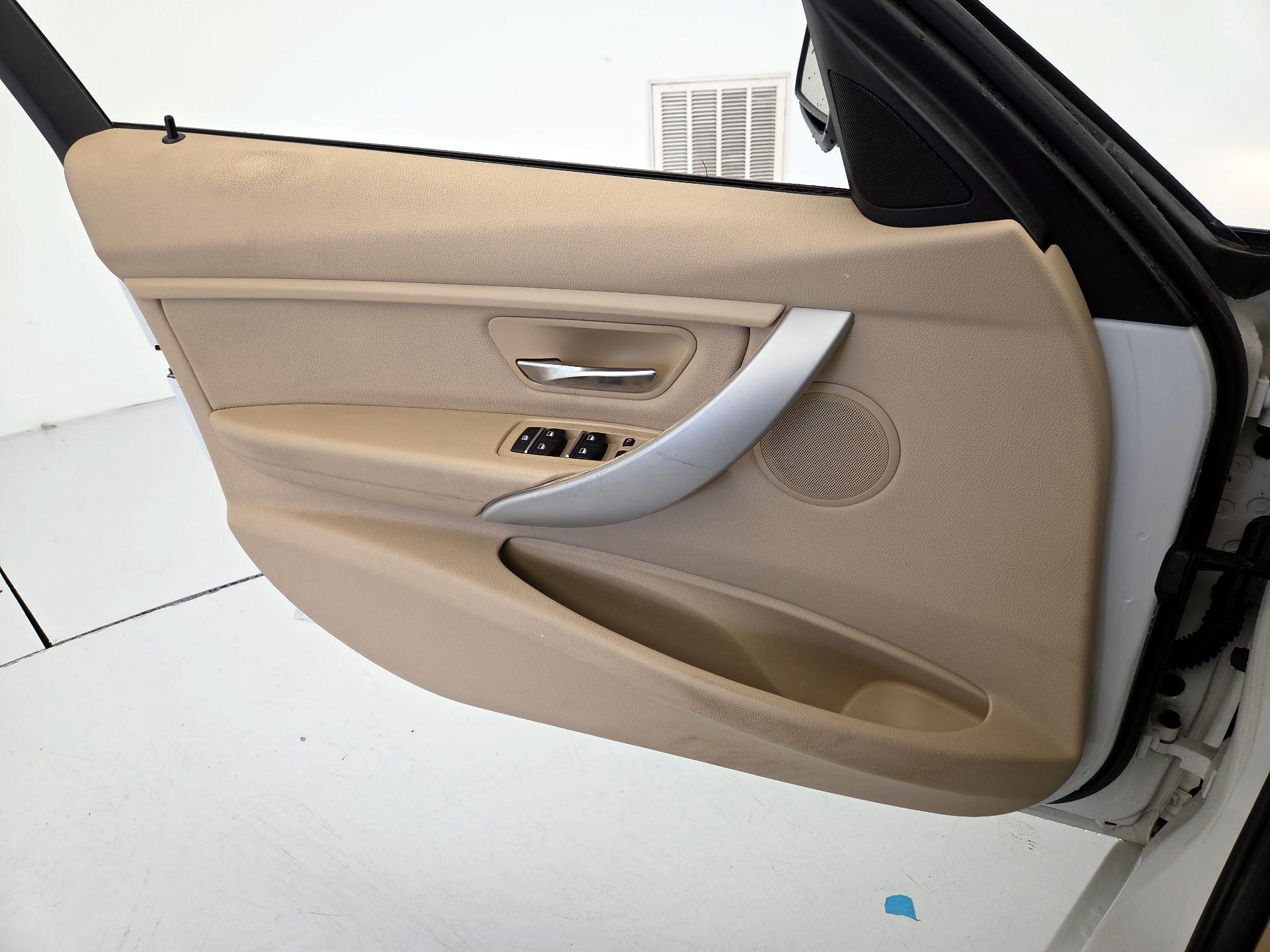 Thumbnail: 2016 BMW 3 Series - 12