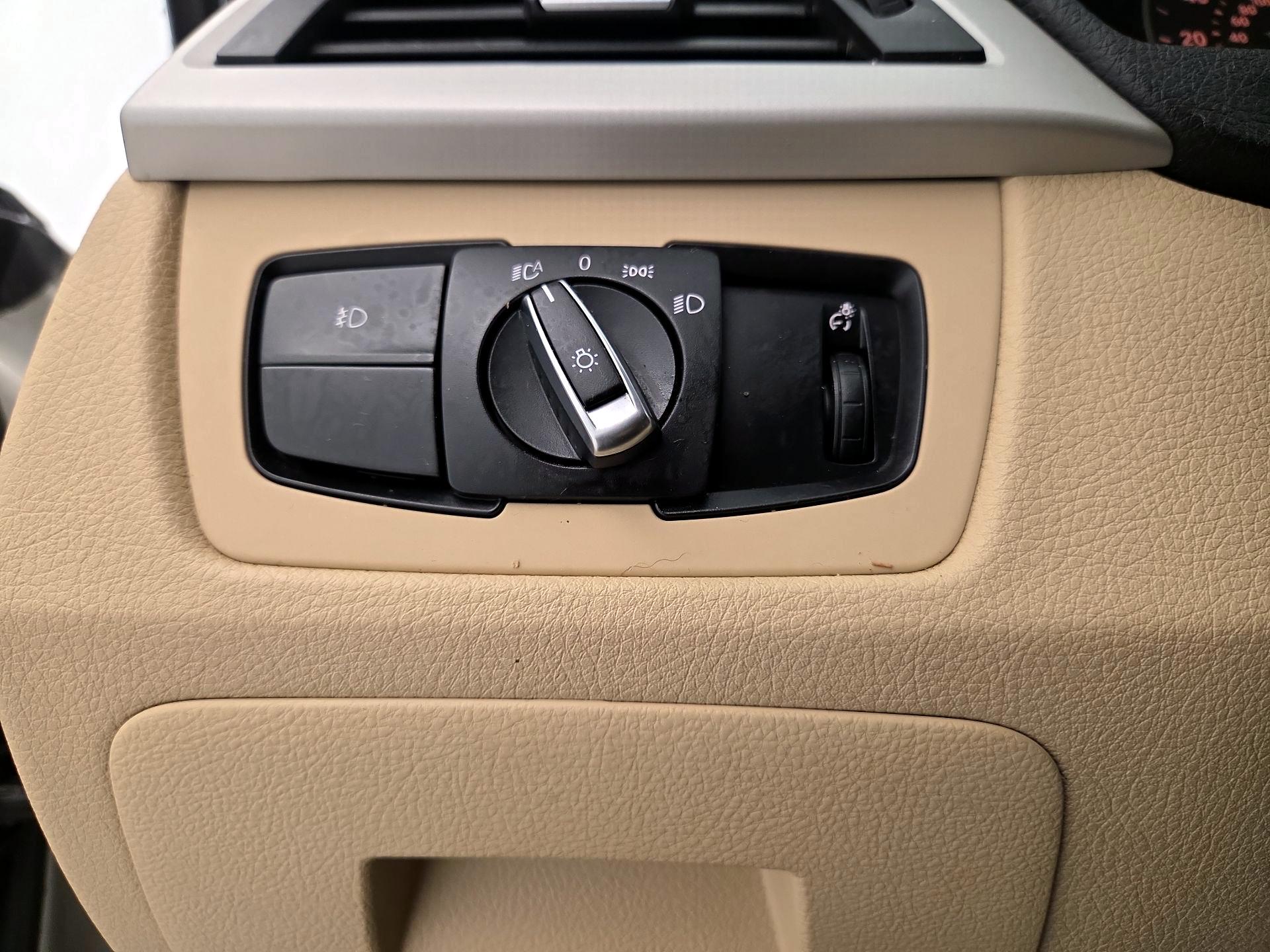 Thumbnail: 2016 BMW 3 Series - 13