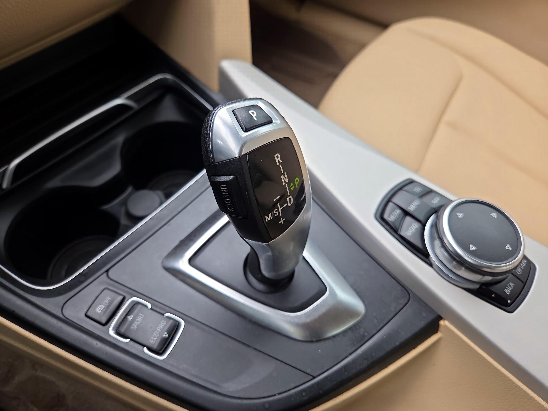 Thumbnail: 2016 BMW 3 Series - 16