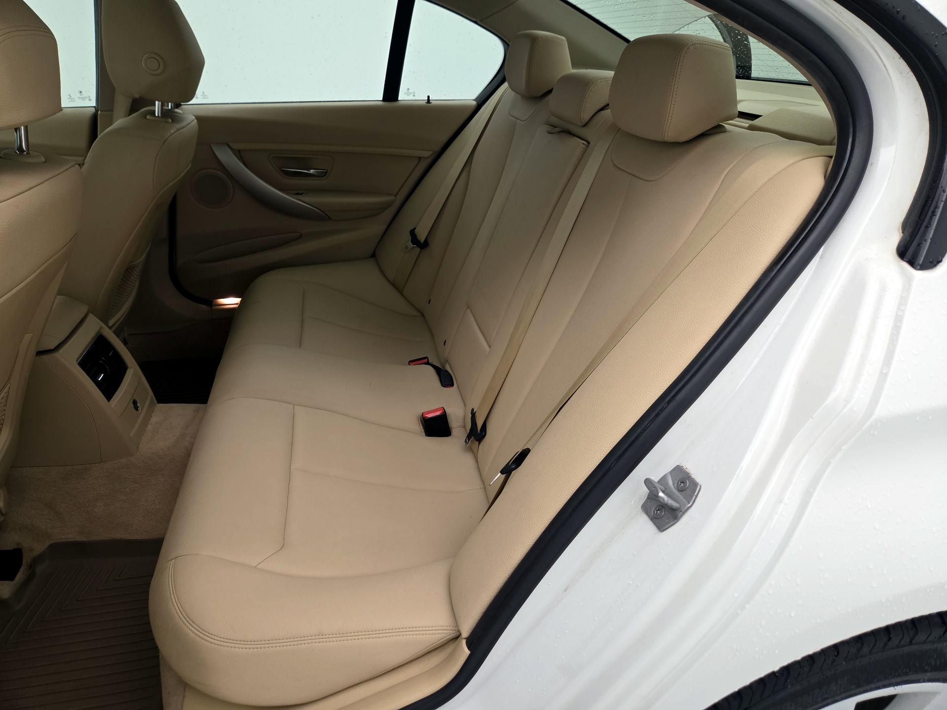 Thumbnail: 2016 BMW 3 Series - 18