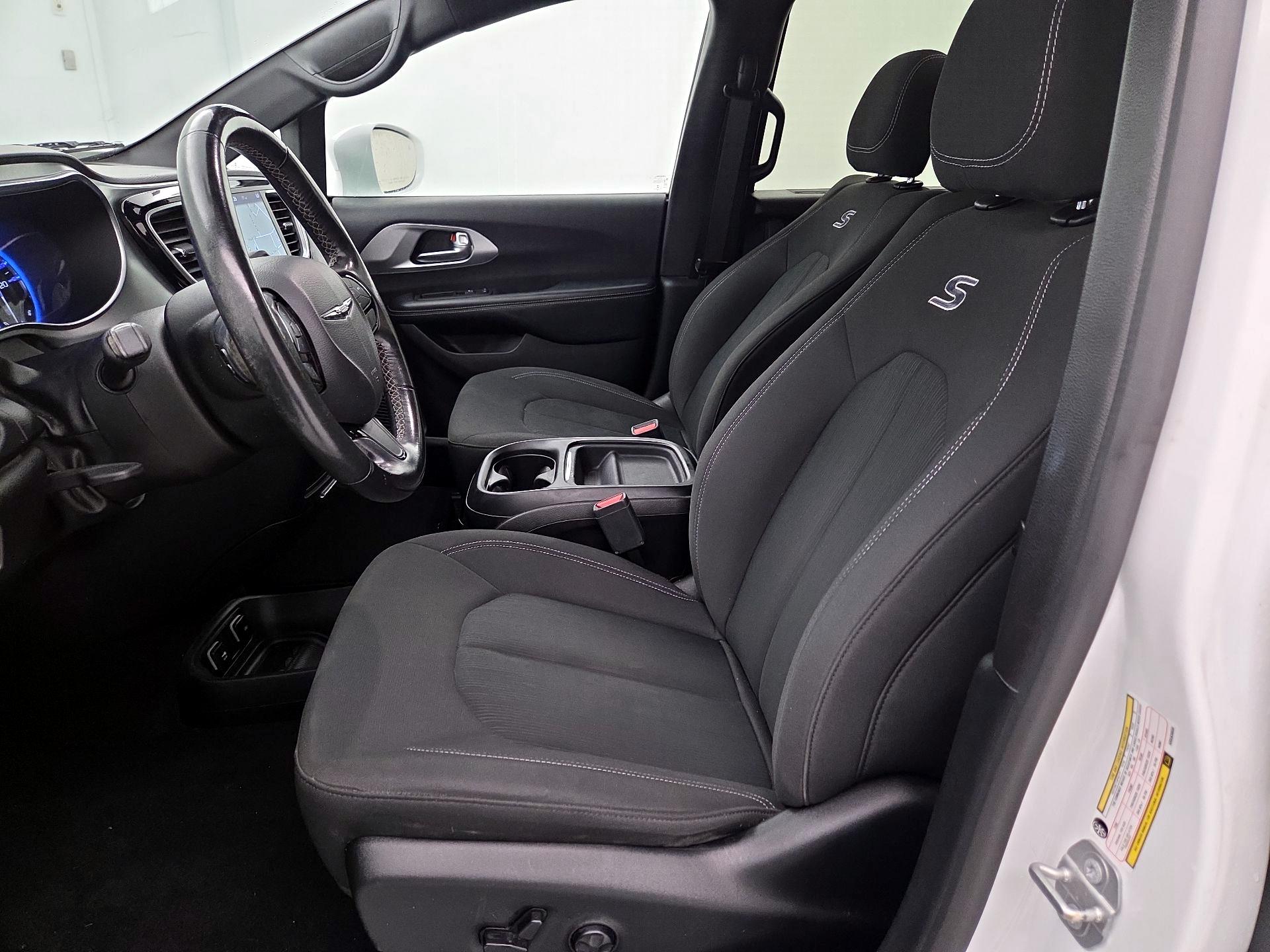 Thumbnail: 2019 Chrysler Pacifica - 11