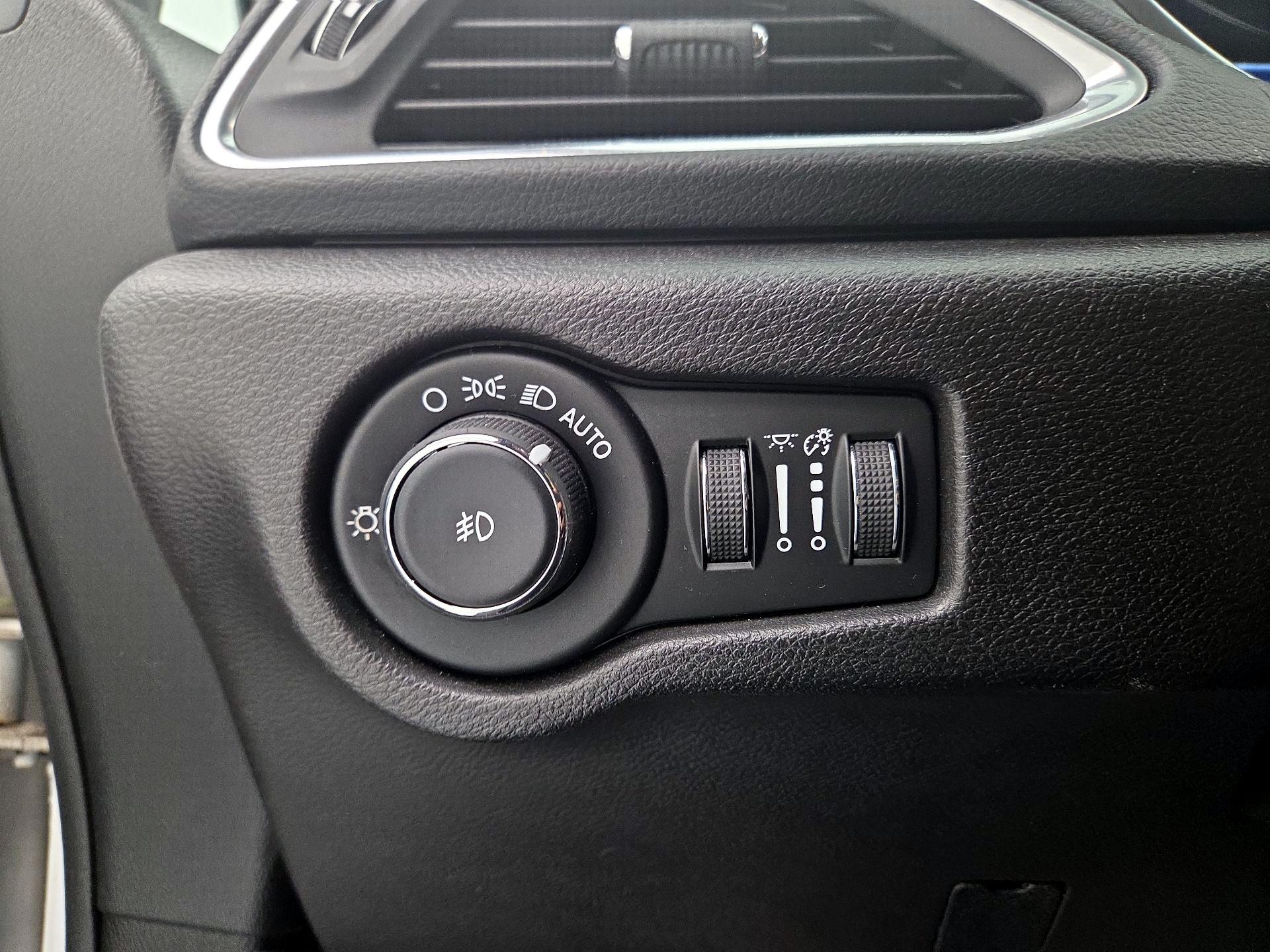 Thumbnail: 2019 Chrysler Pacifica - 13