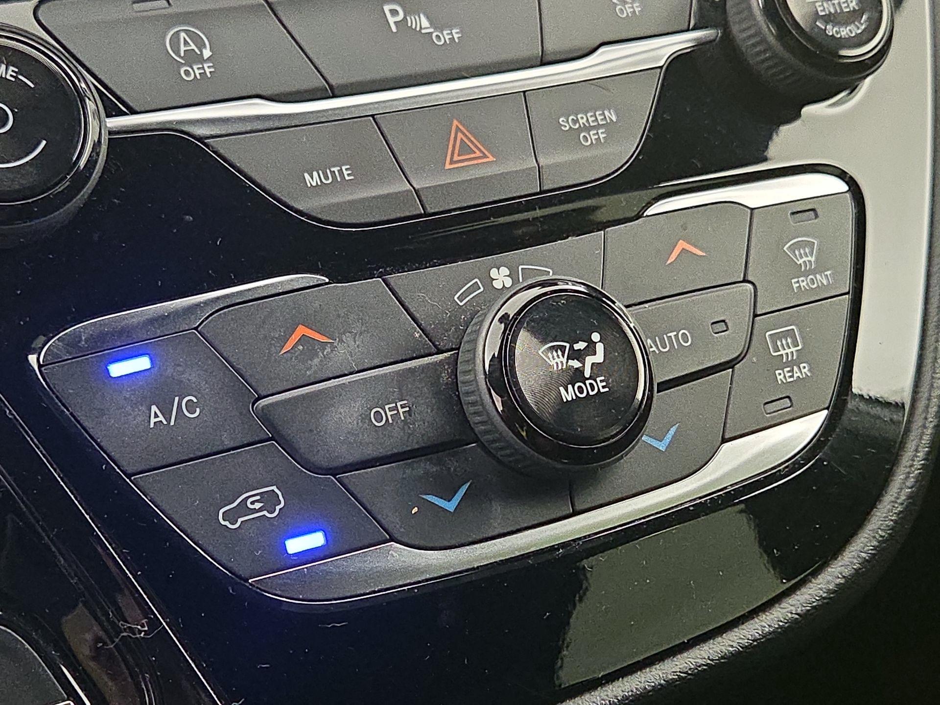 Thumbnail: 2019 Chrysler Pacifica - 17