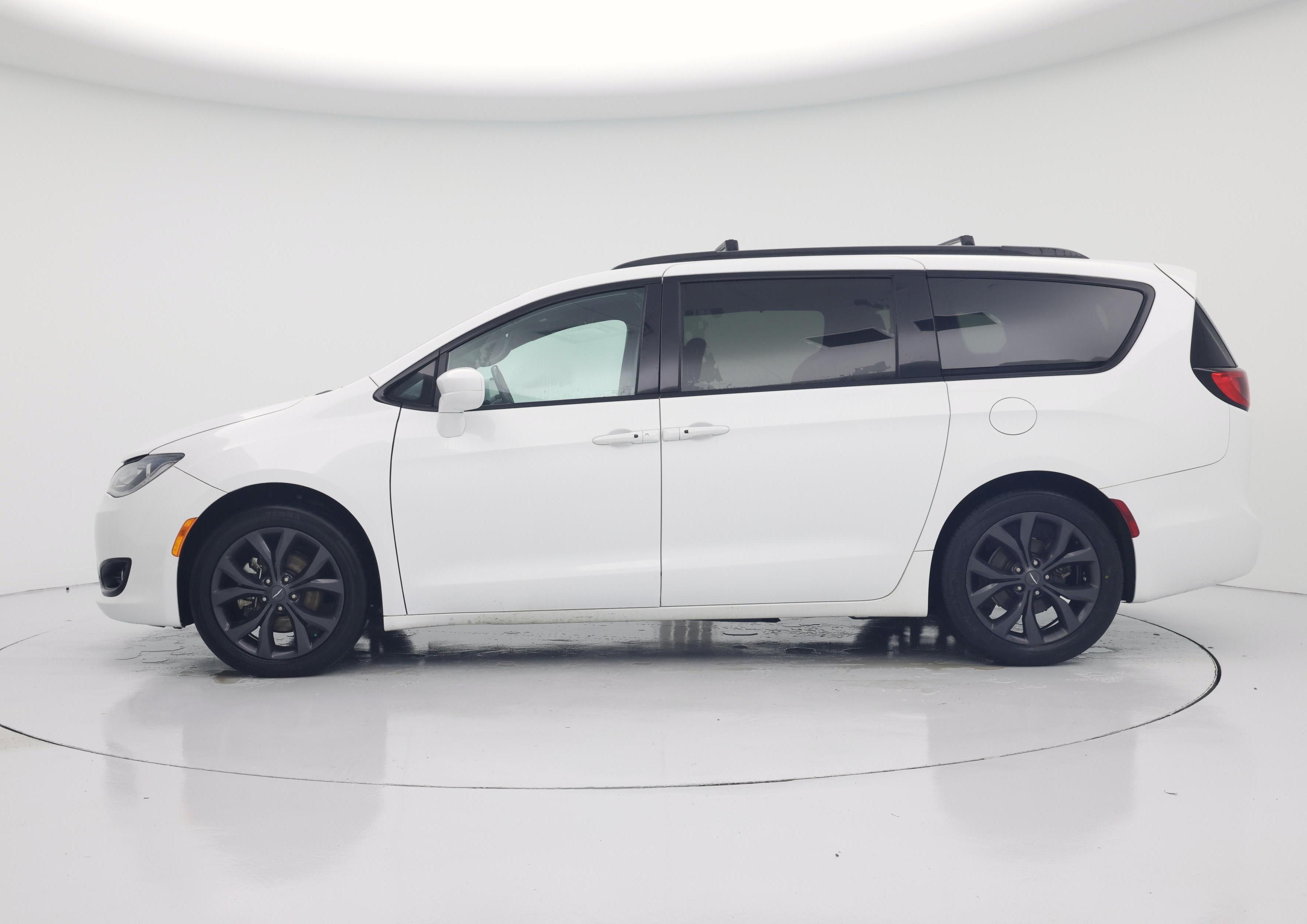 Thumbnail: 2019 Chrysler Pacifica - 3
