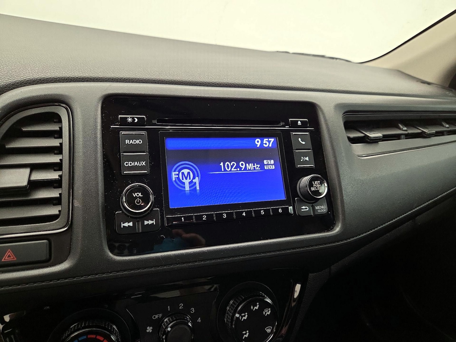 2018 Honda HR-V LX - Photo 16