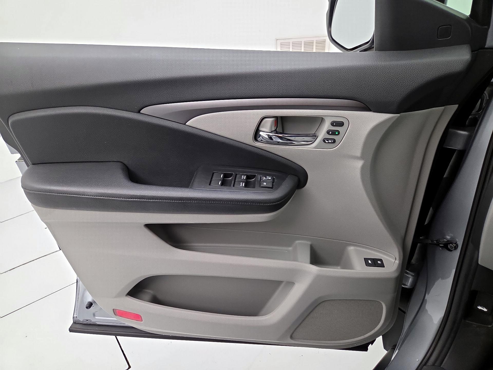 Thumbnail: 2020 Honda Pilot - 12