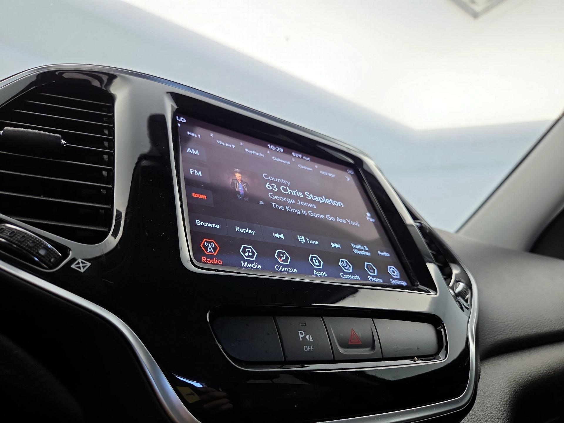 Thumbnail: 2019 Jeep Cherokee - 15