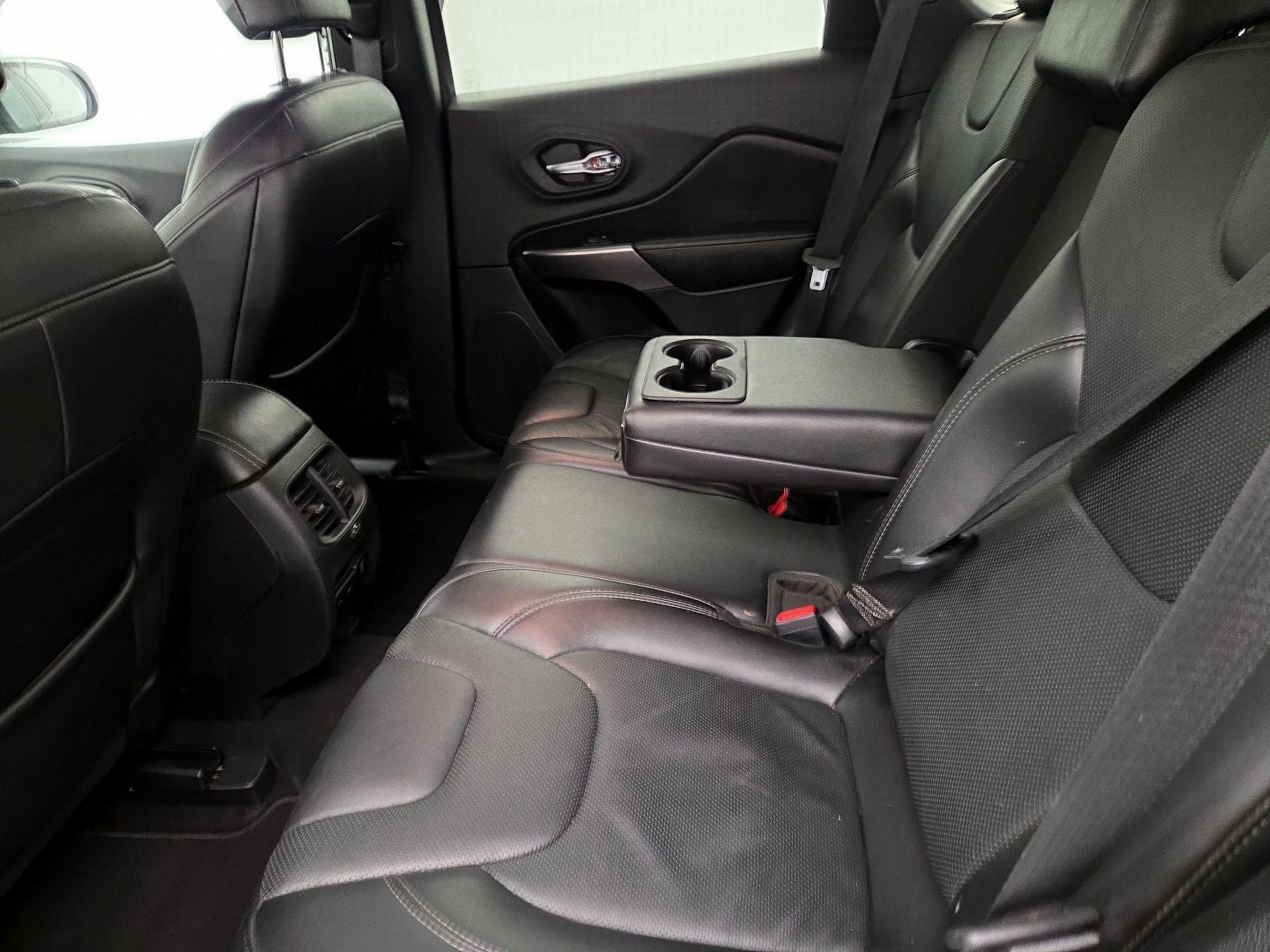Thumbnail: 2019 Jeep Cherokee - 19