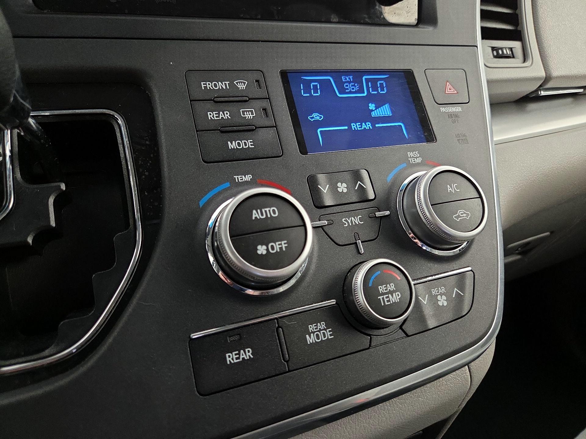 Thumbnail: 2017 Toyota Sienna - 16