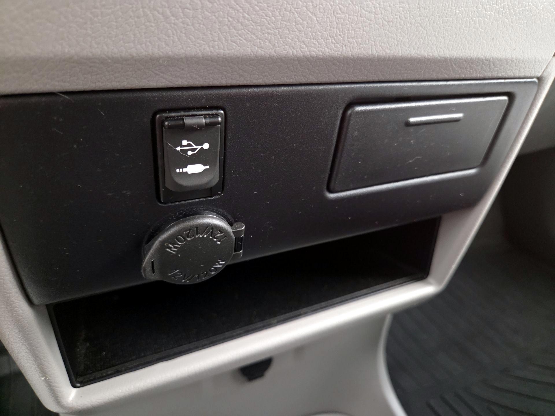 Thumbnail: 2017 Toyota Sienna - 18