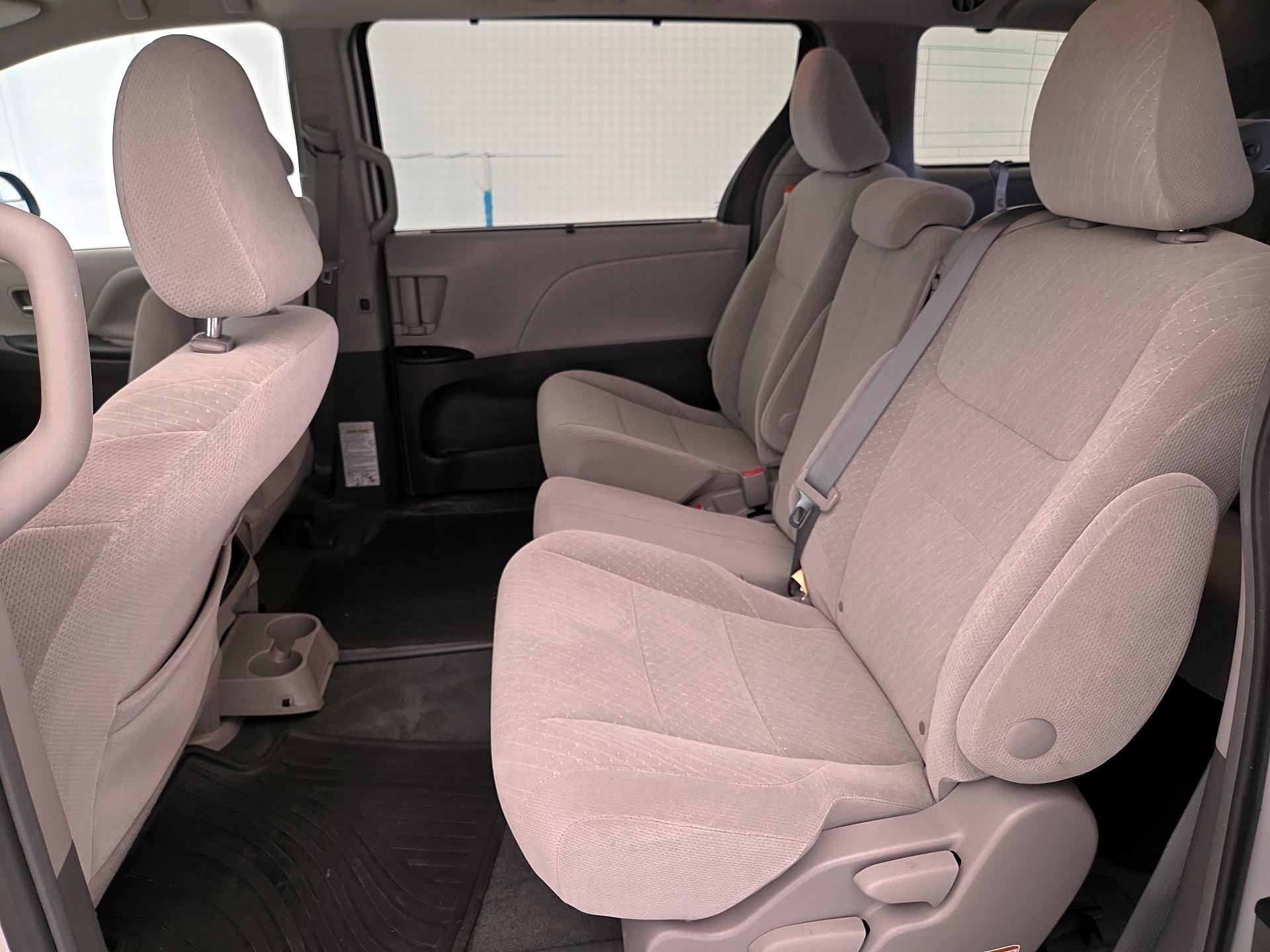 Thumbnail: 2017 Toyota Sienna - 19
