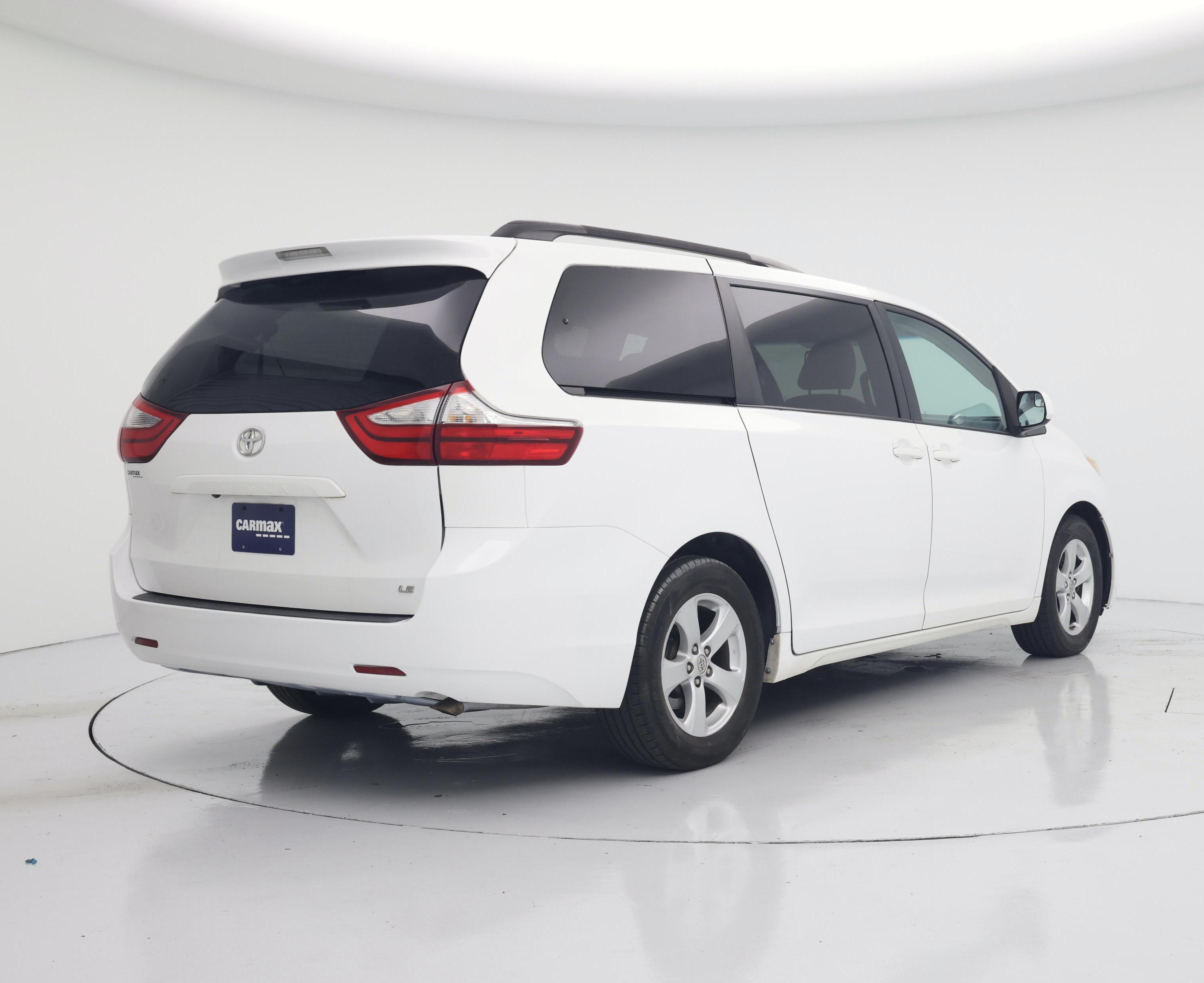 Thumbnail: 2017 Toyota Sienna - 8