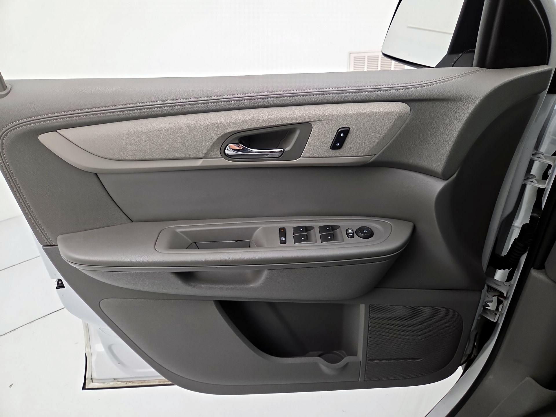 Thumbnail: 2017 Chevrolet Traverse - 12